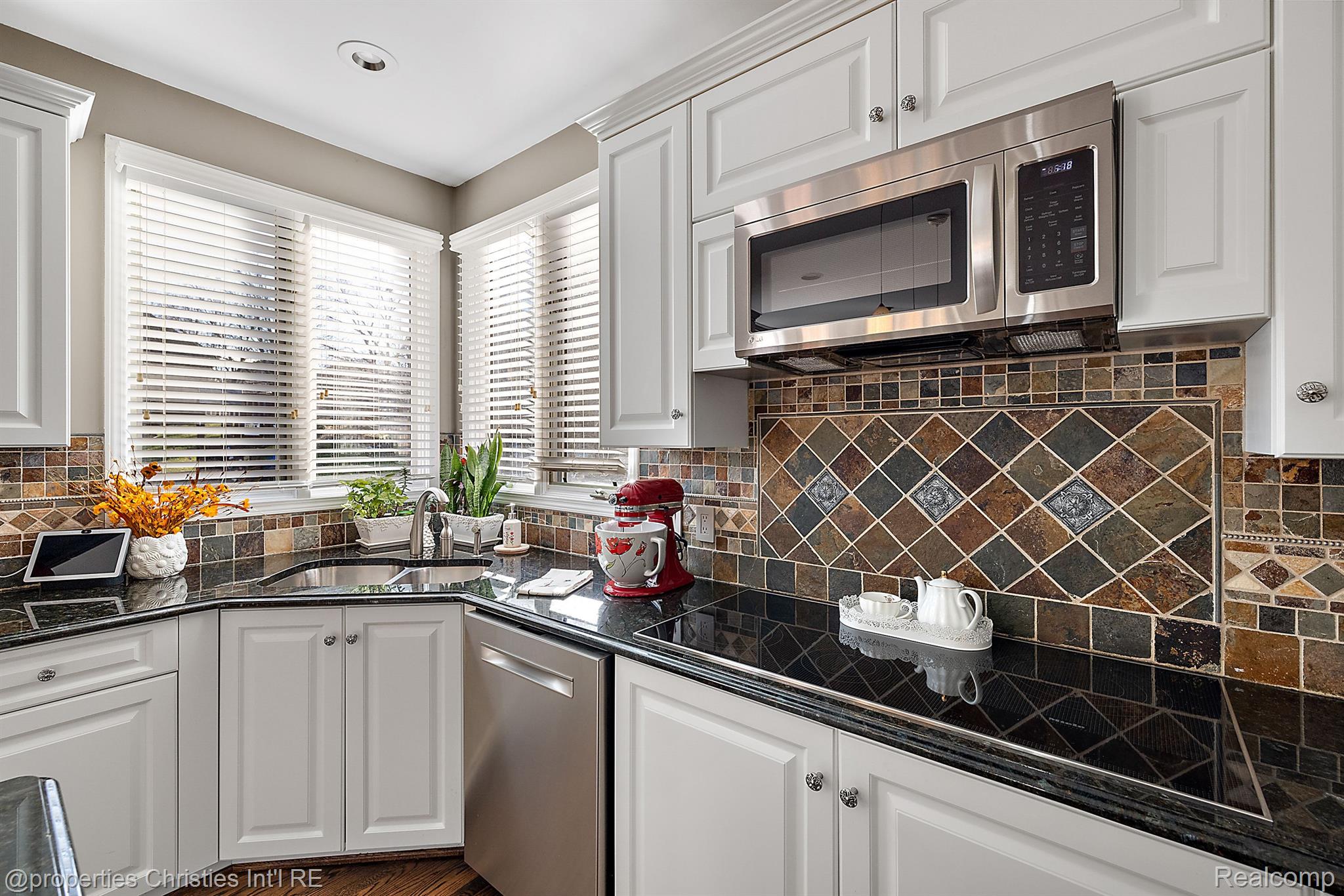 17506 Rolling Woods Circle