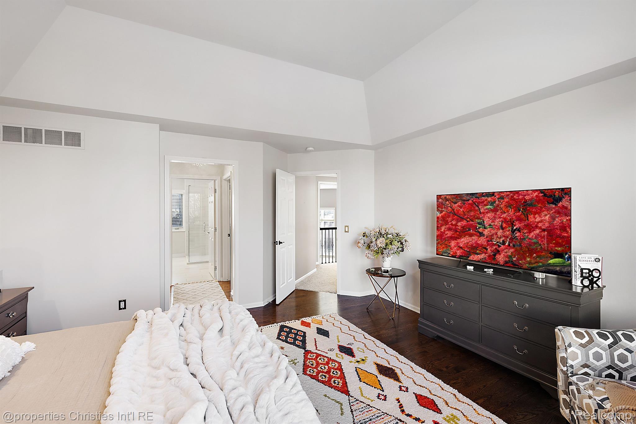 17506 Rolling Woods Circle