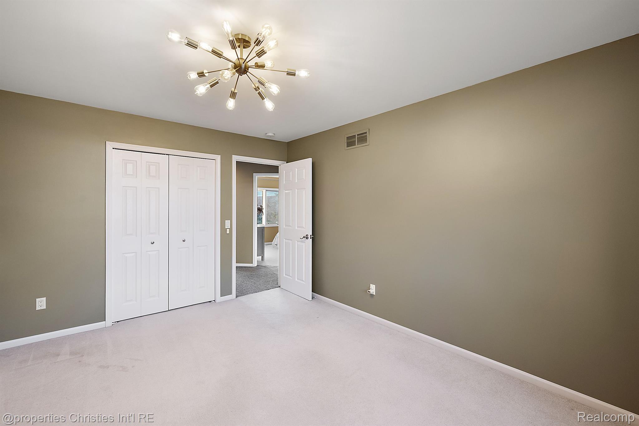 17506 Rolling Woods Circle