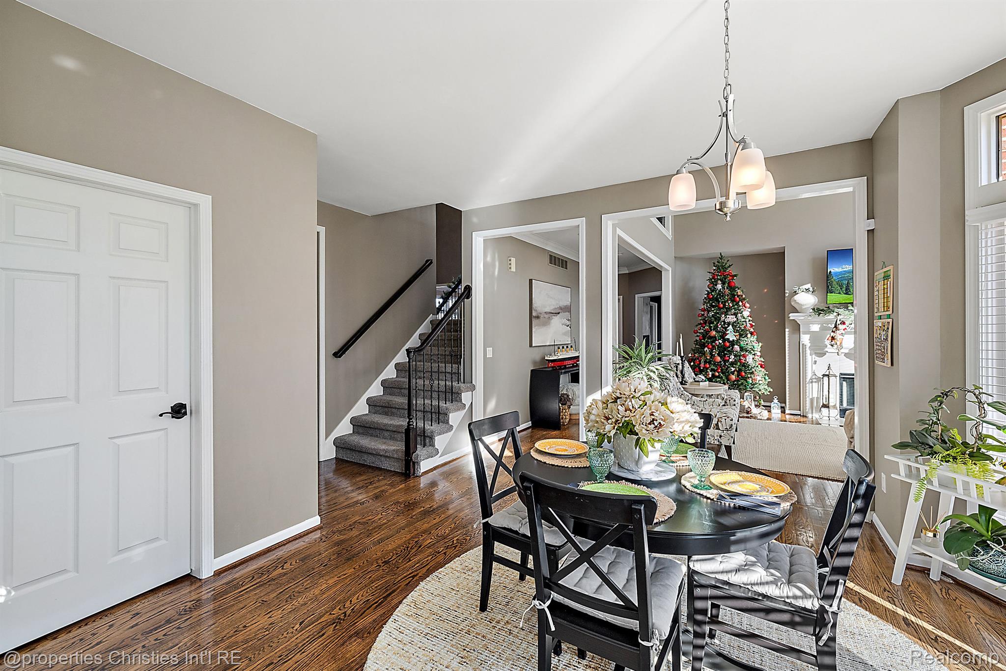 17506 Rolling Woods Circle