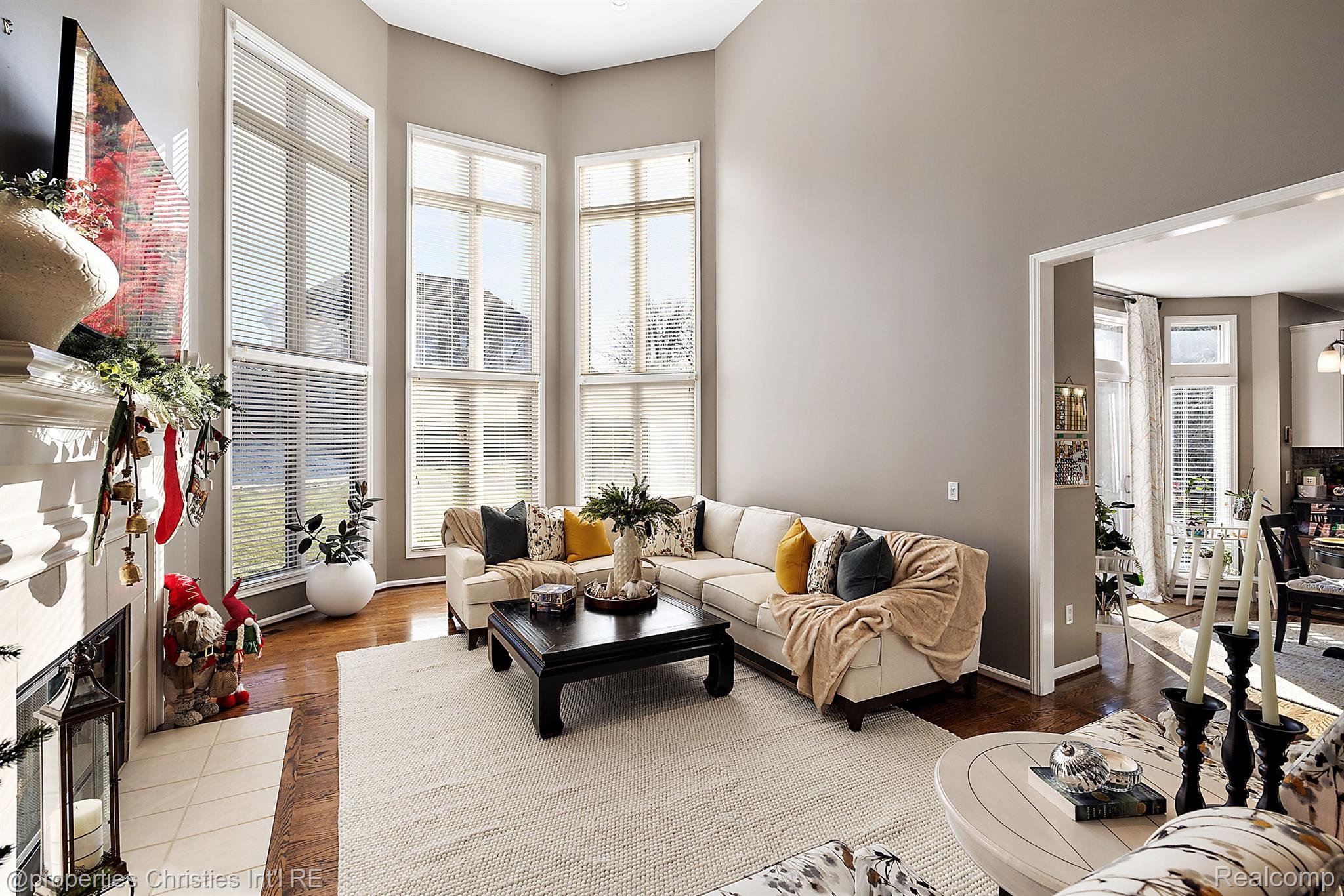 17506 Rolling Woods Circle