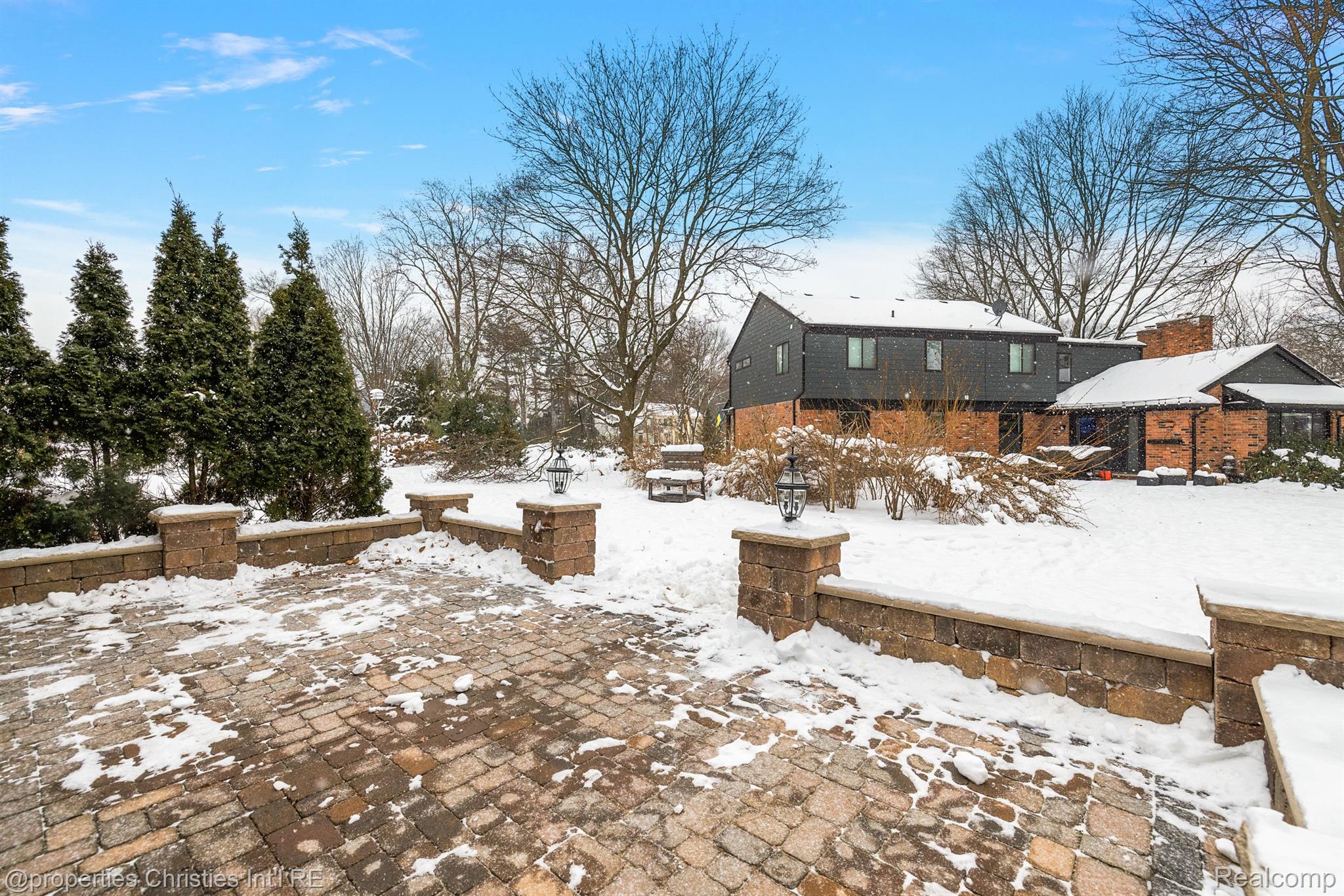2688 LAMPLIGHTER Lane