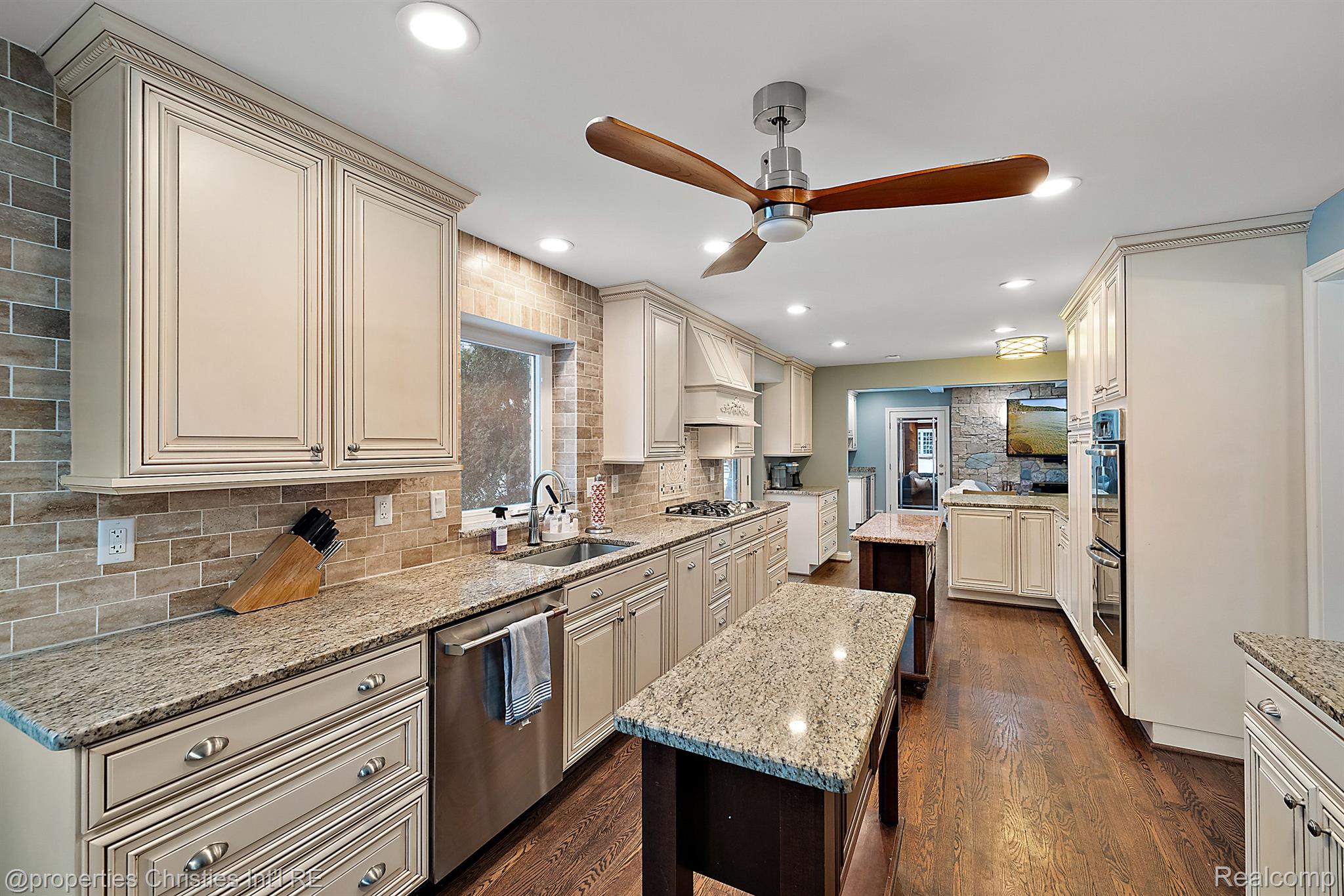 2688 LAMPLIGHTER Lane