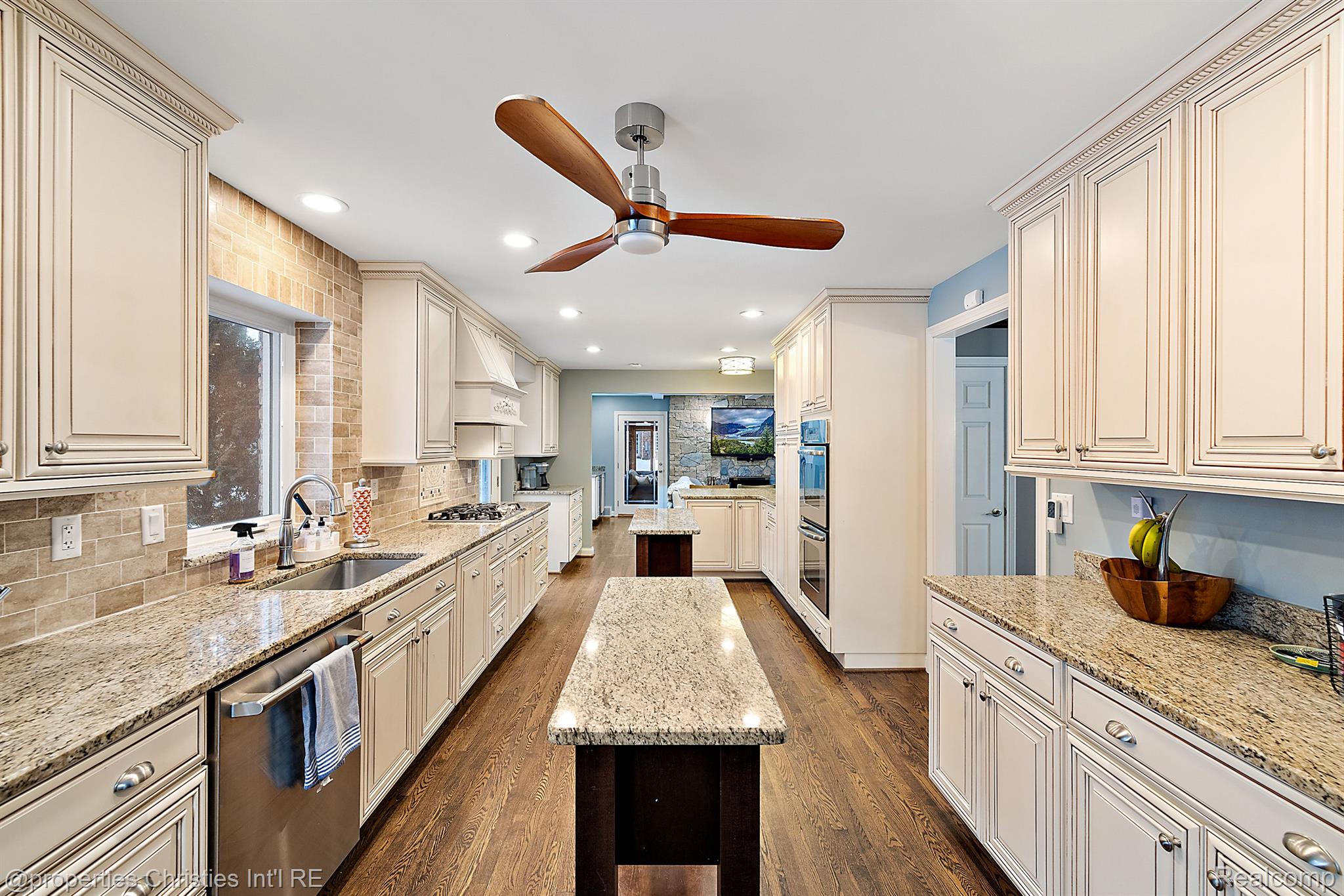2688 LAMPLIGHTER Lane