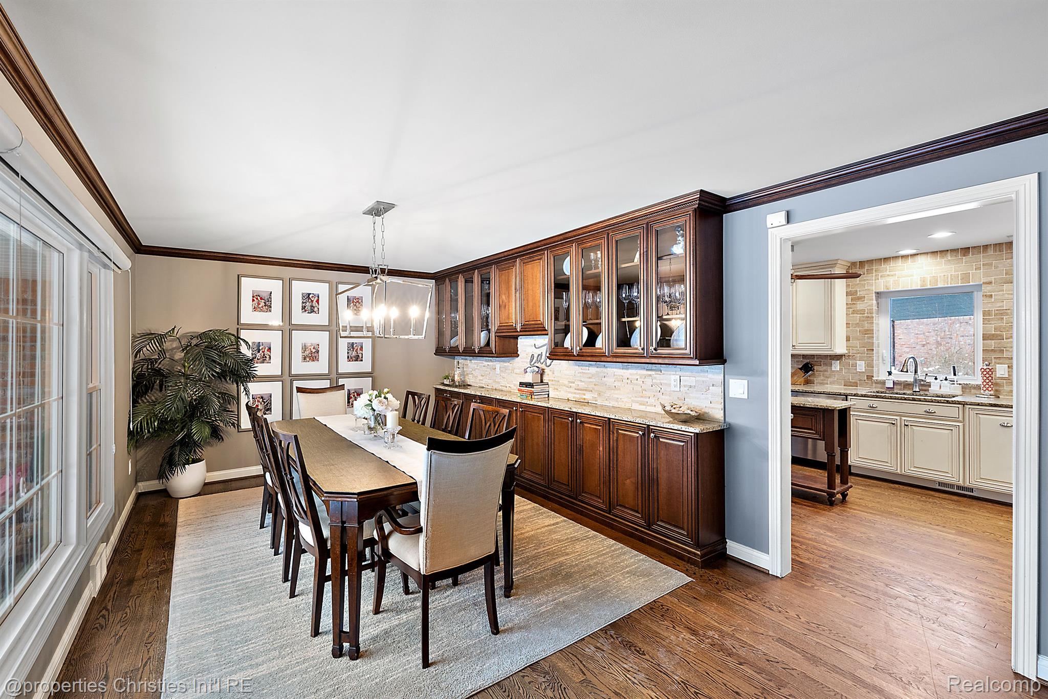 2688 LAMPLIGHTER Lane