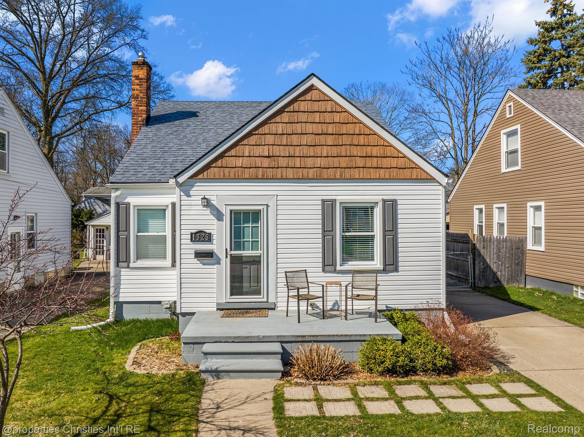 1323 N Altadena Avenue
