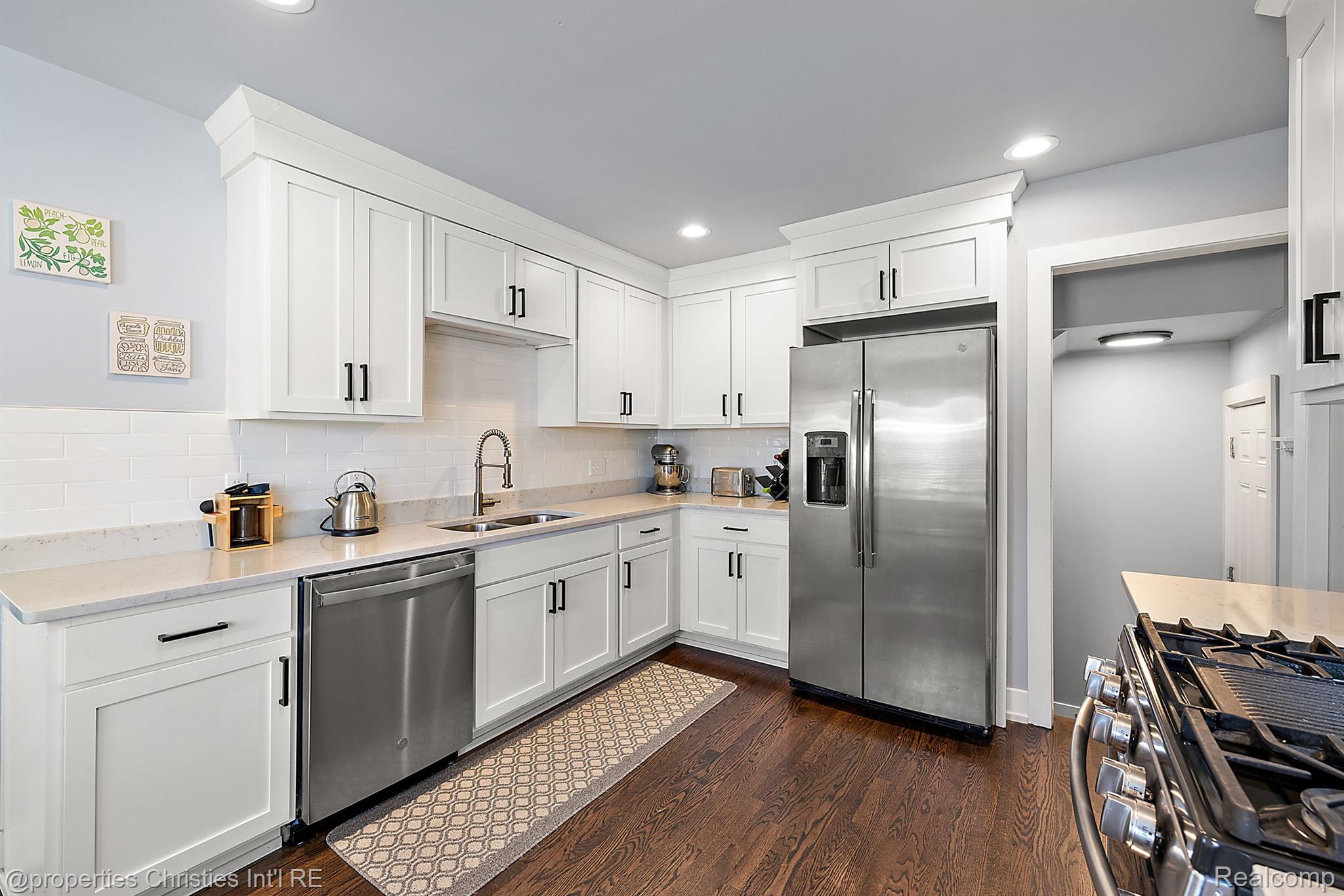 1323 N Altadena Avenue