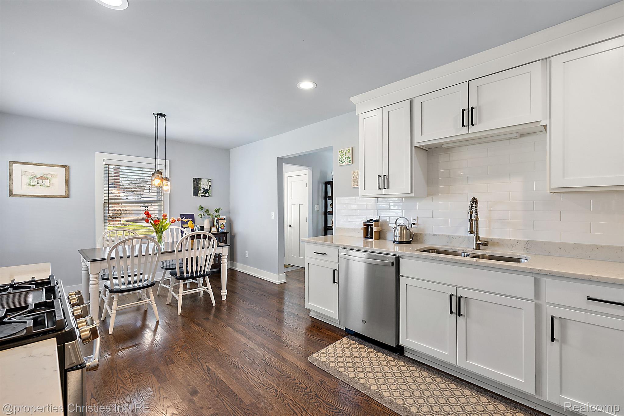 1323 N Altadena Avenue