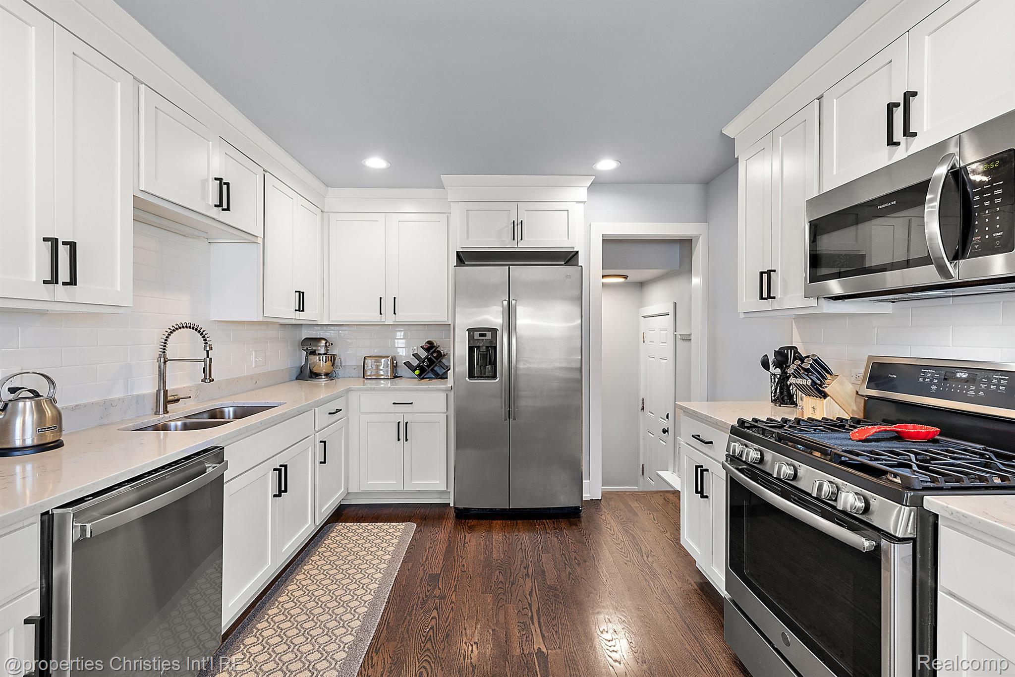 1323 N Altadena Avenue