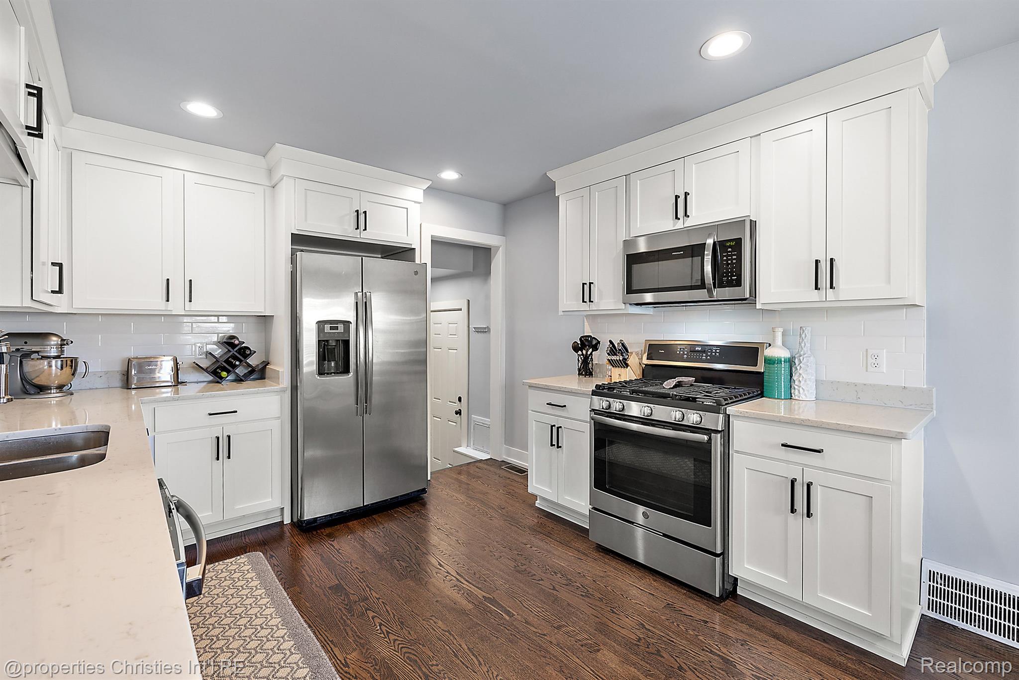 1323 N Altadena Avenue