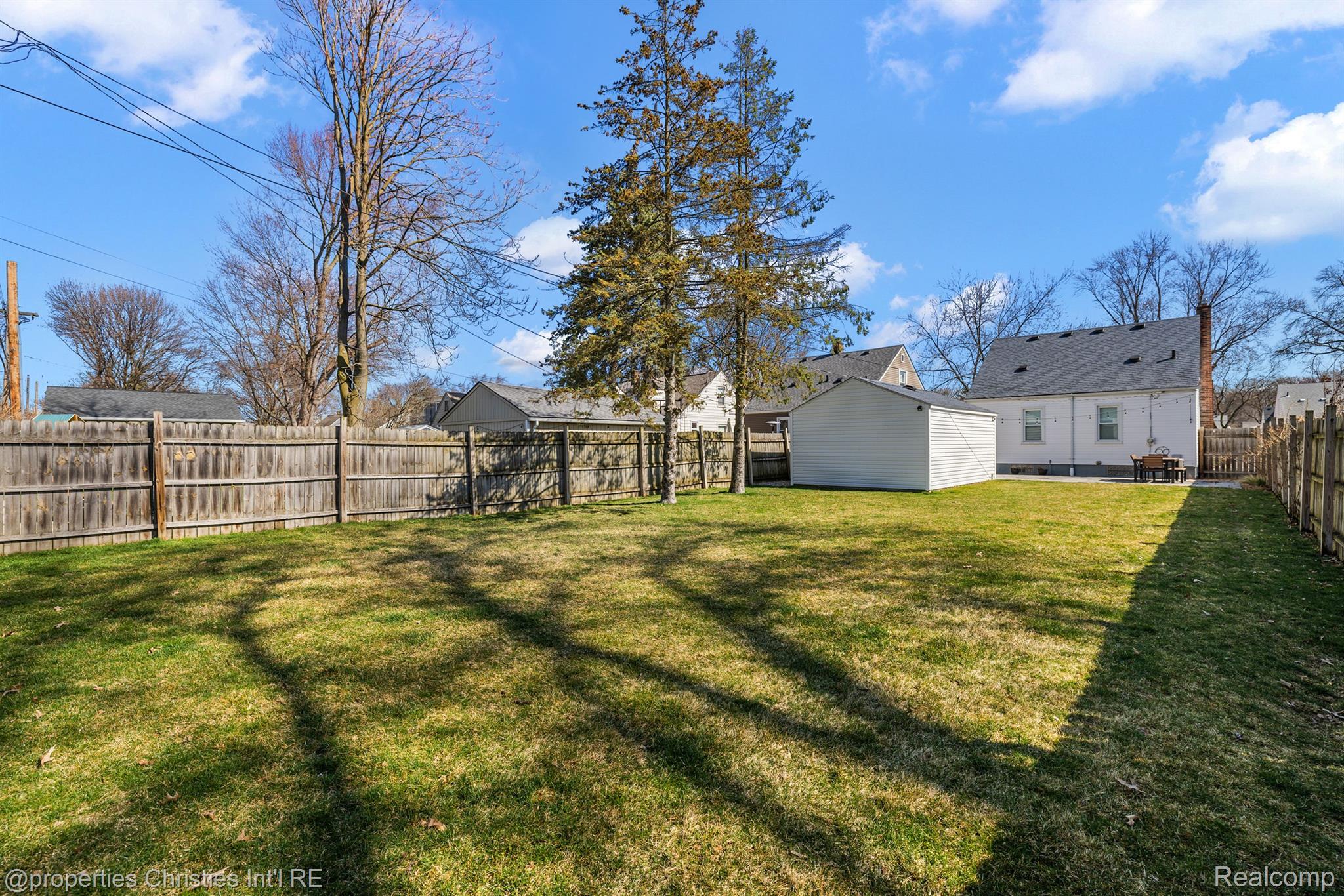 1323 N Altadena Avenue