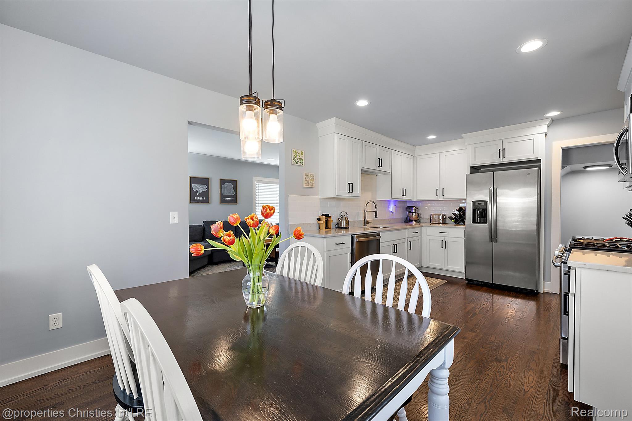 1323 N Altadena Avenue
