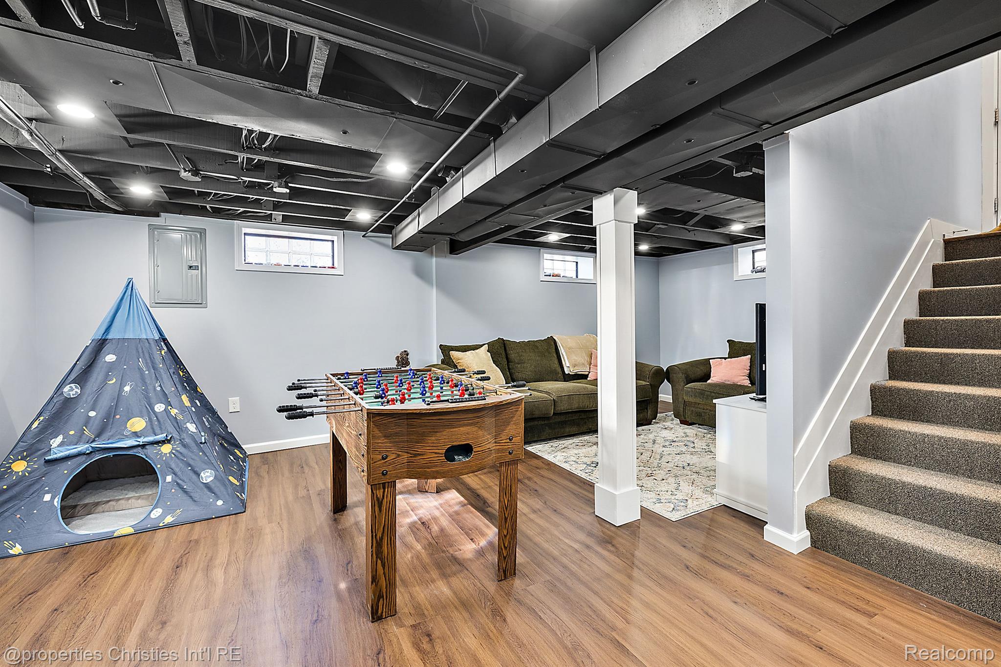 1323 N Altadena Avenue