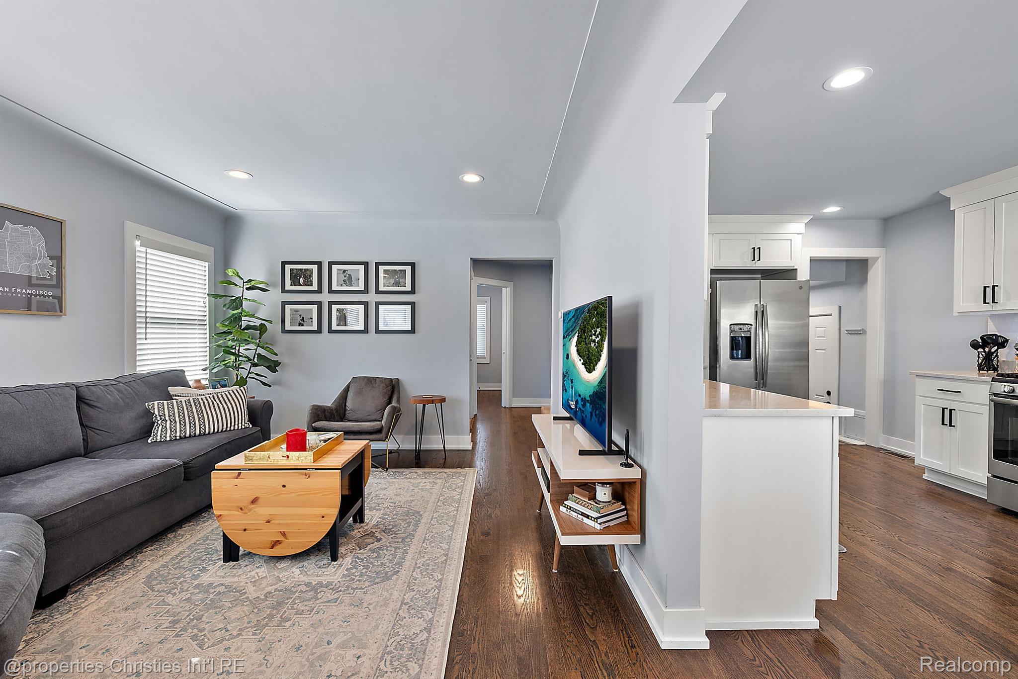 1323 N Altadena Avenue