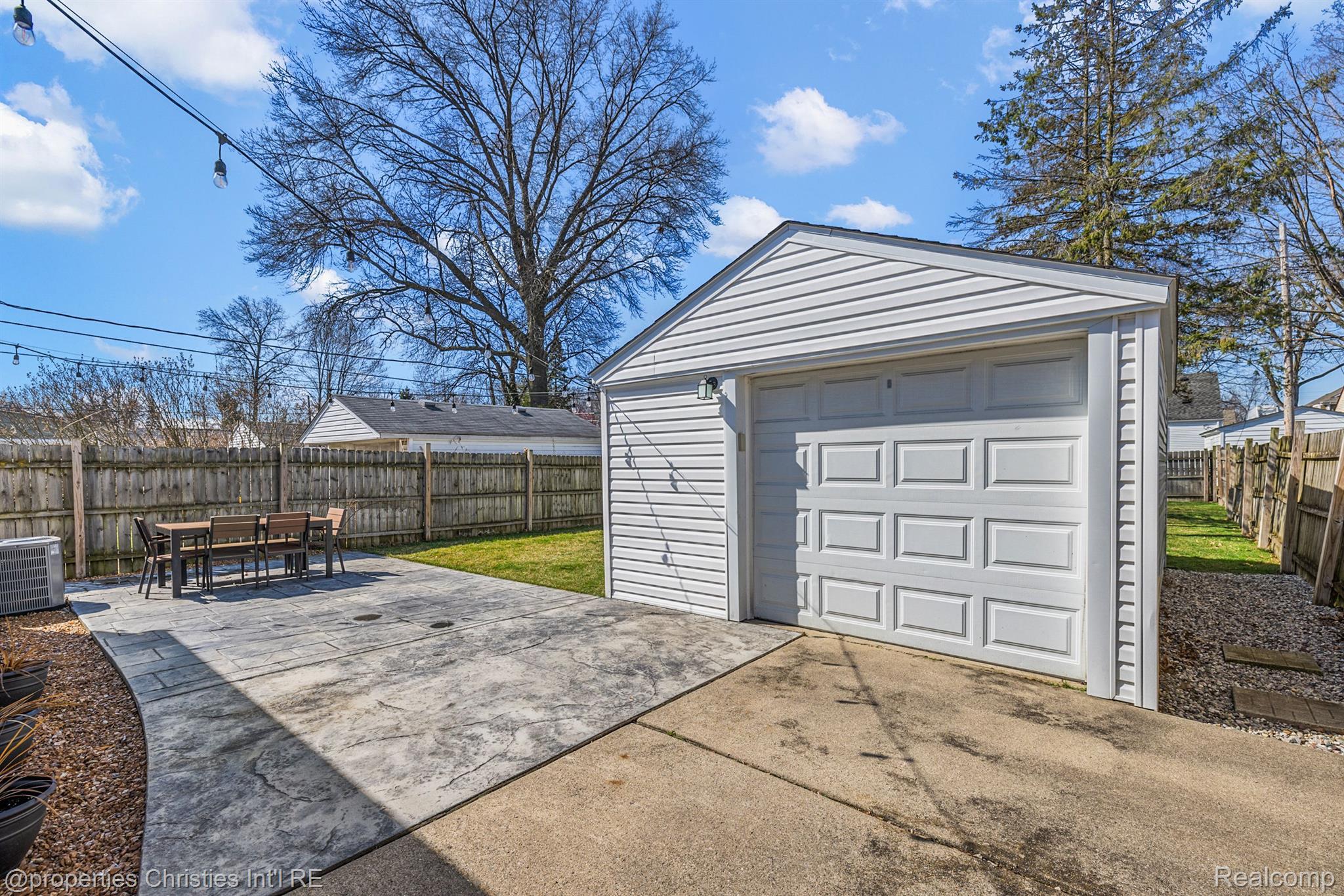 1323 N Altadena Avenue