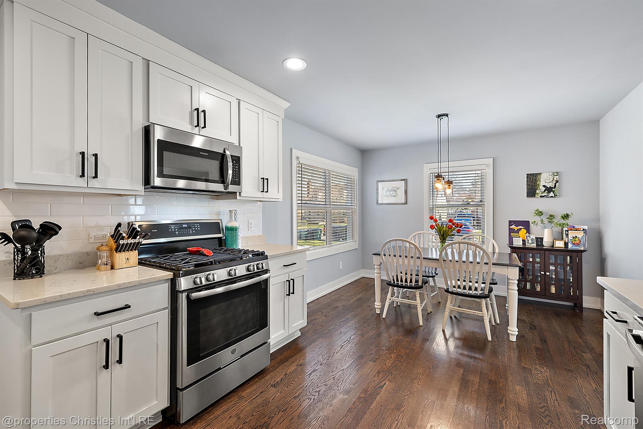 1323 N Altadena Avenue