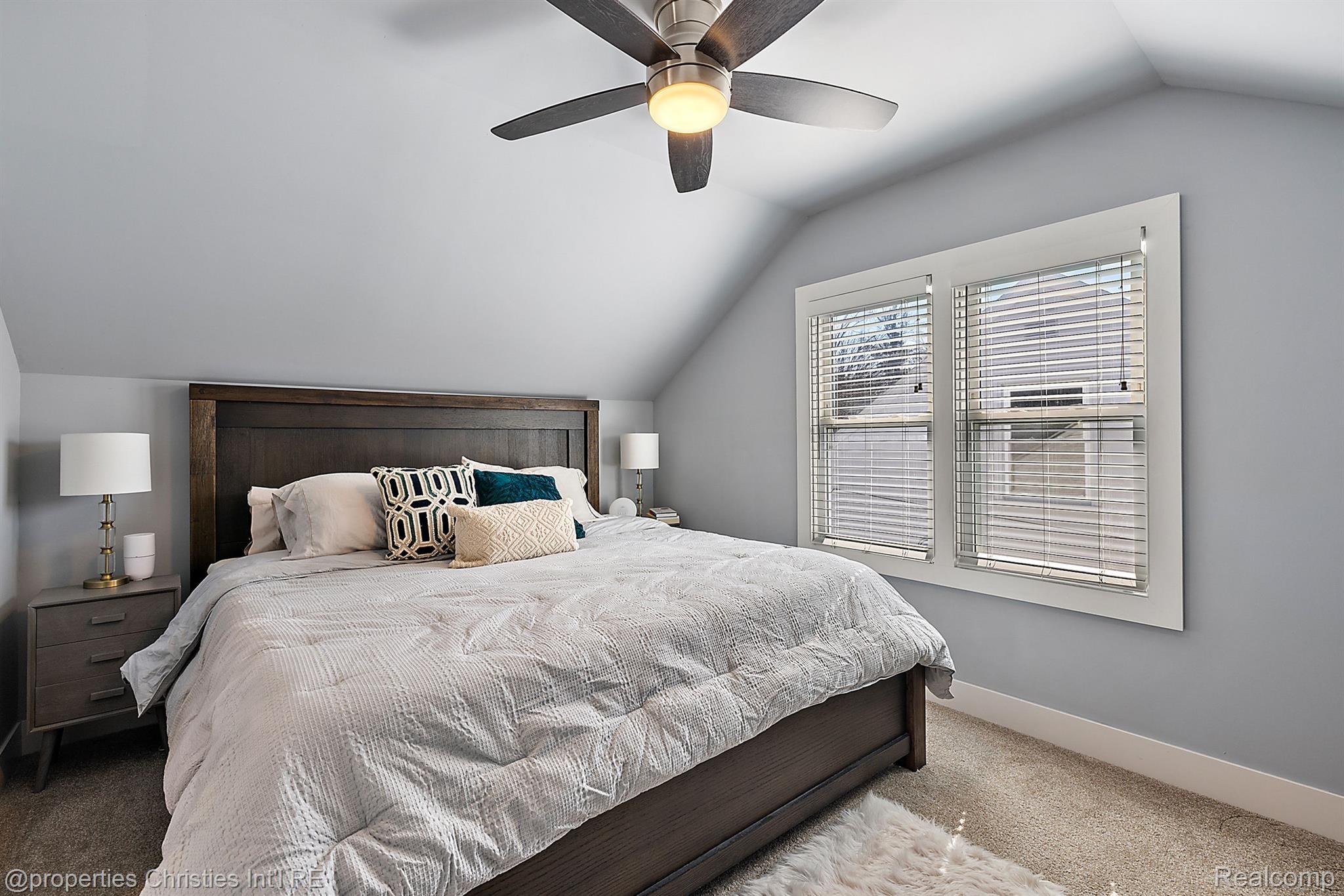 1323 N Altadena Avenue