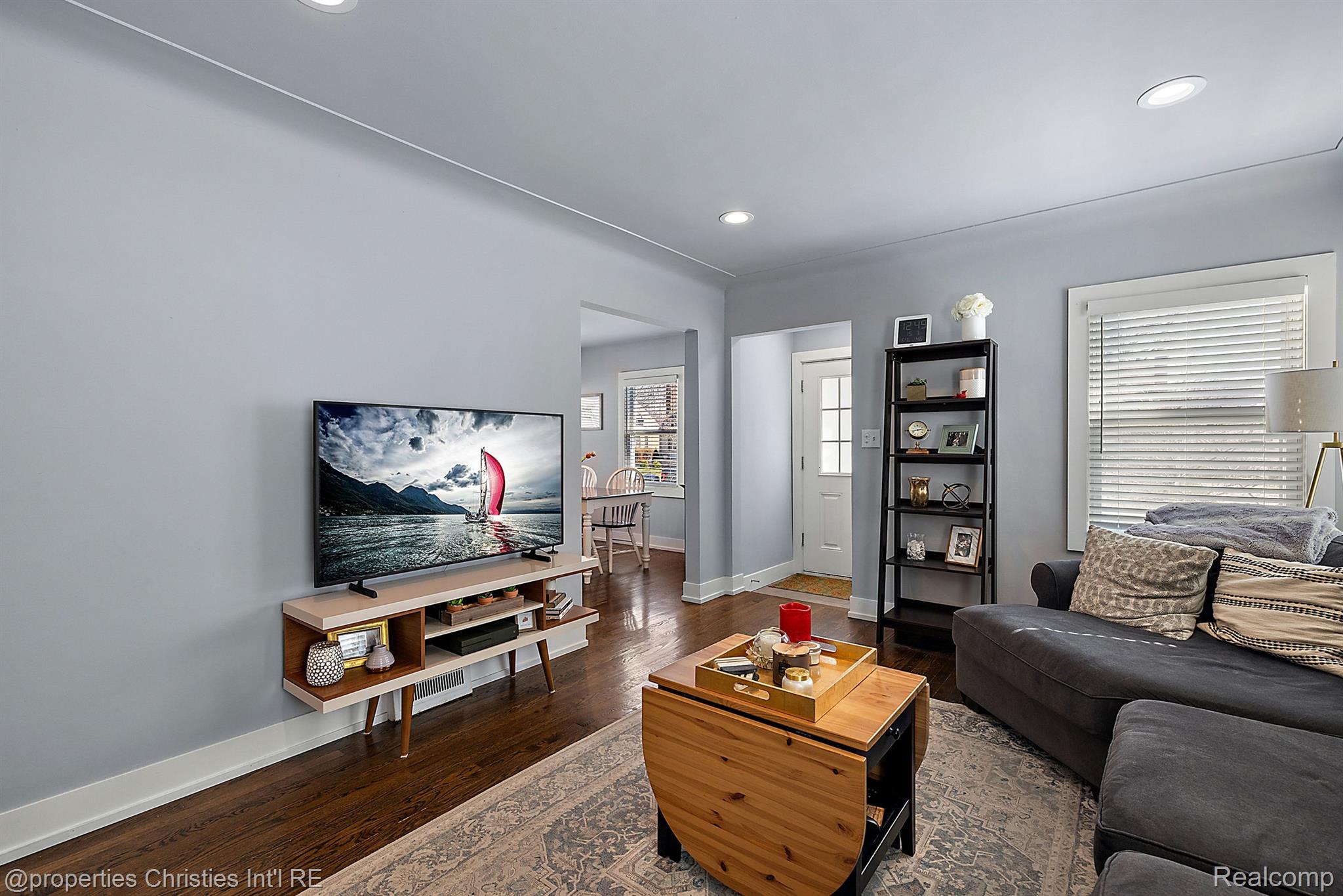 1323 N Altadena Avenue
