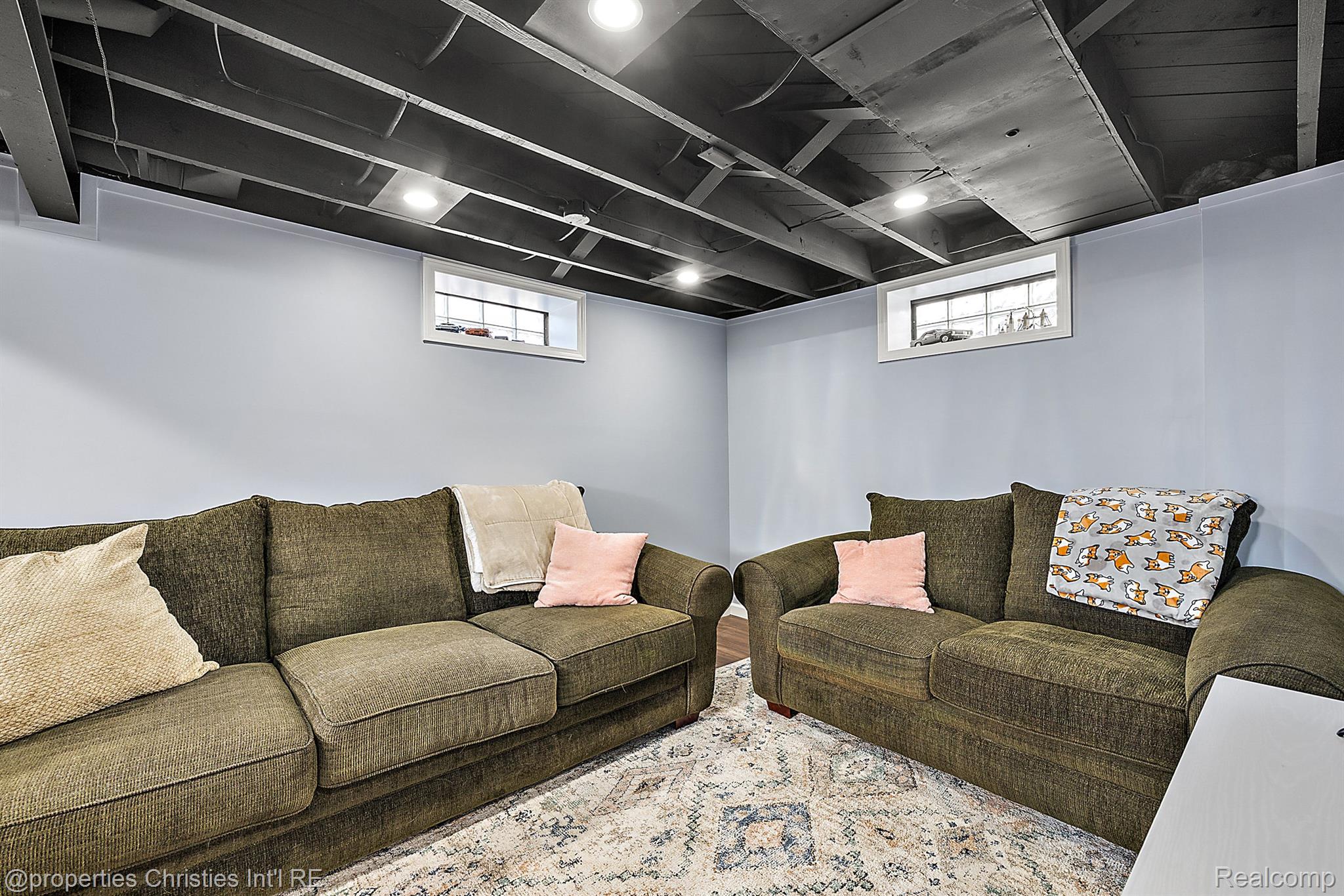 1323 N Altadena Avenue
