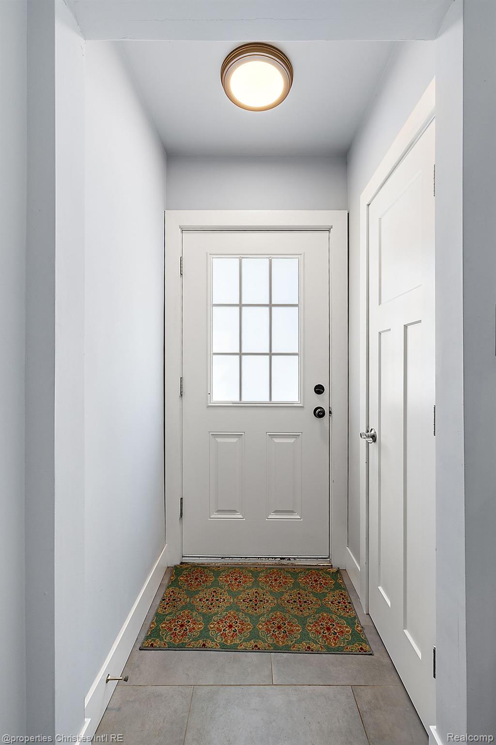 1323 N Altadena Avenue