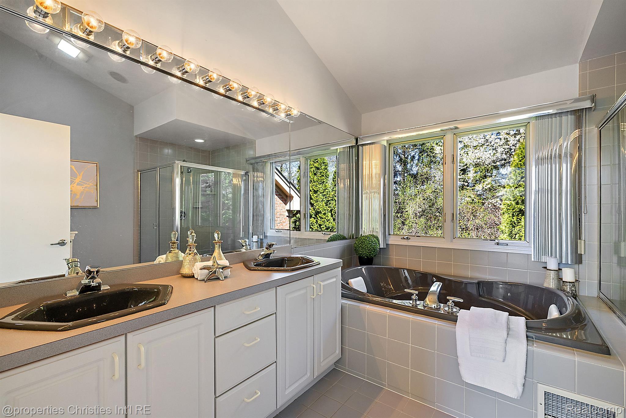 1428 Bradbury Drive