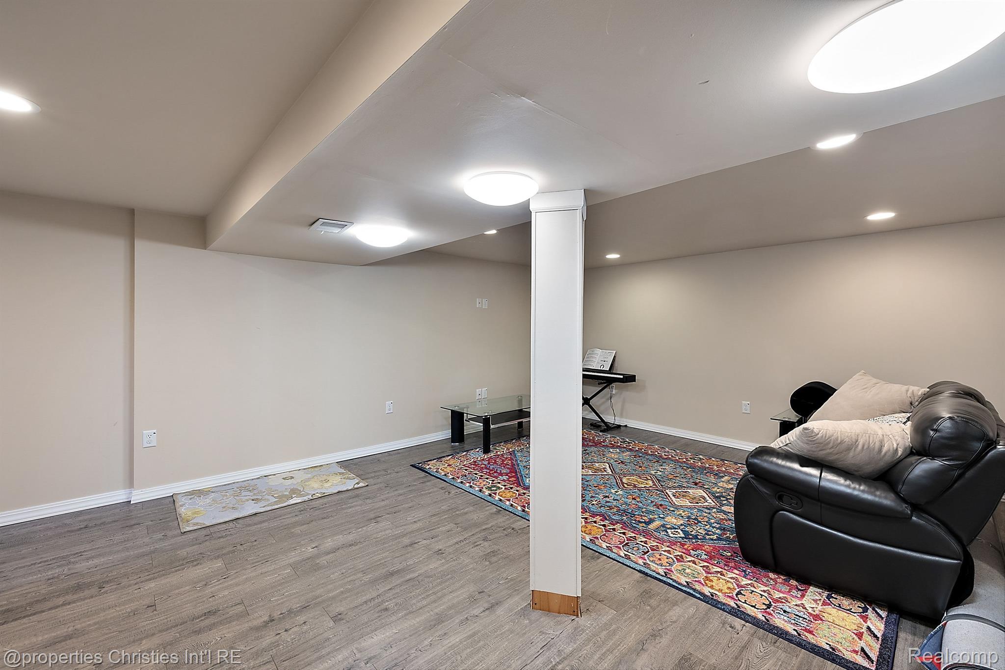 1196 Vassar