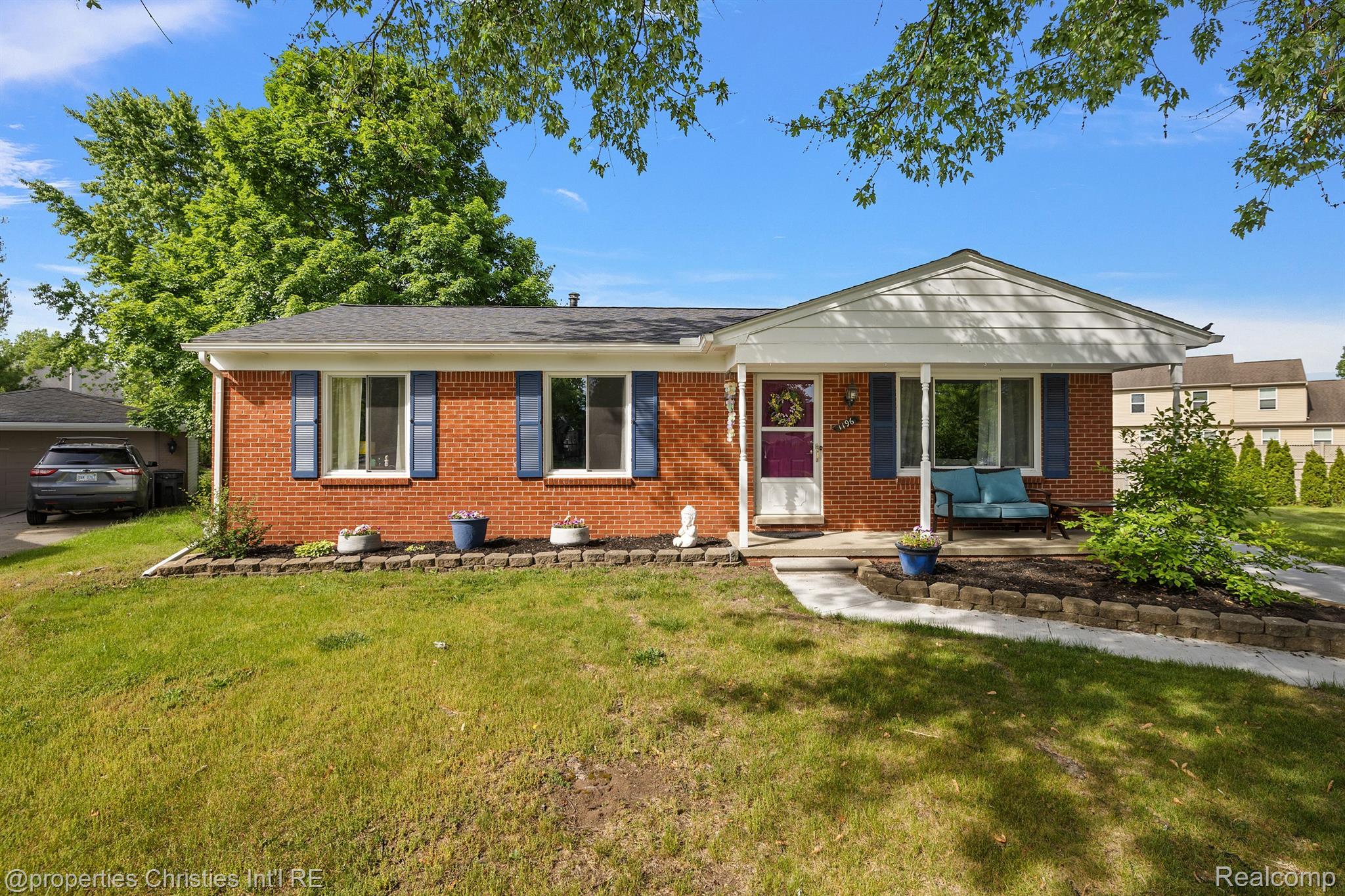 1196 Vassar