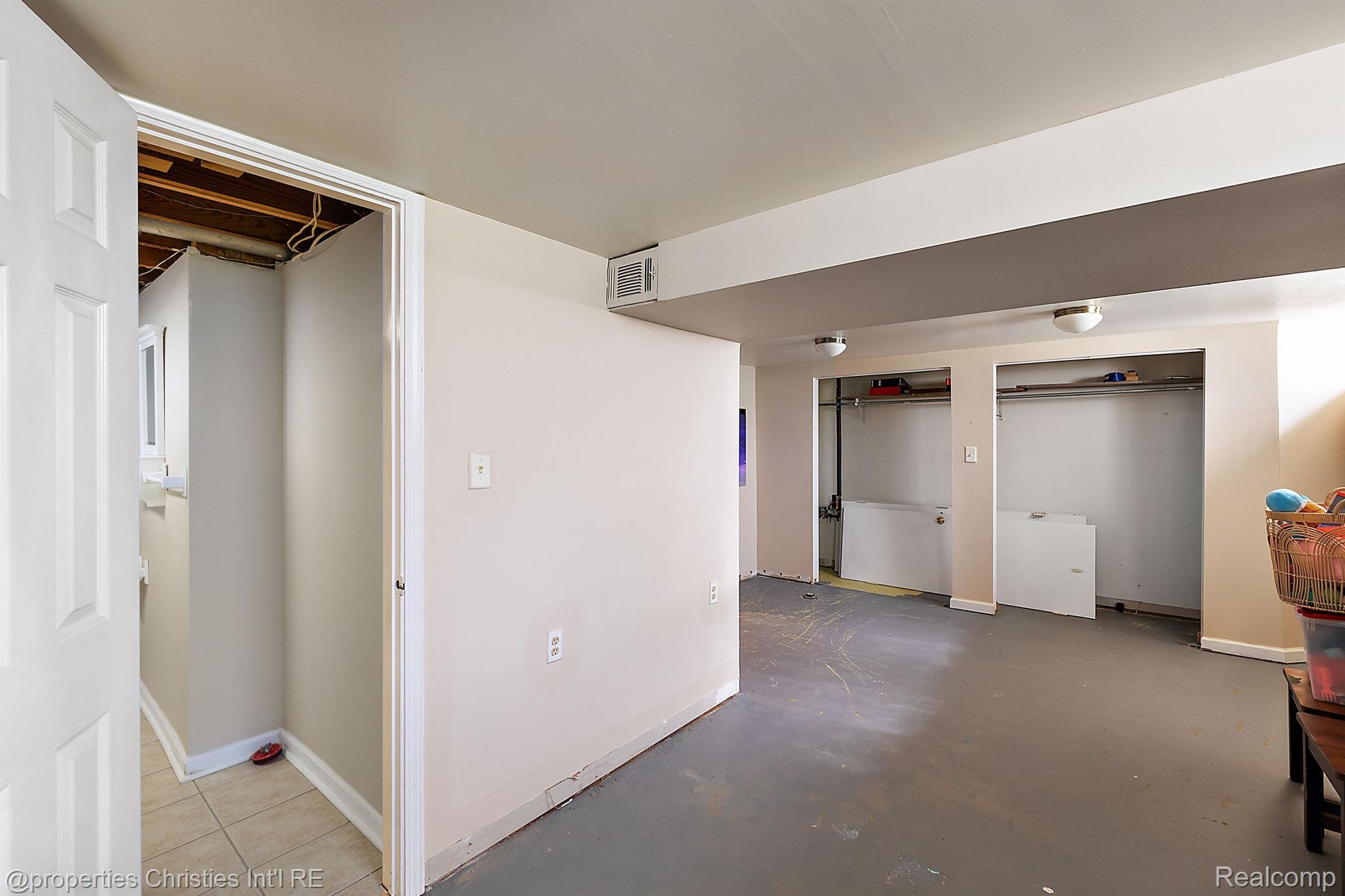 1196 Vassar