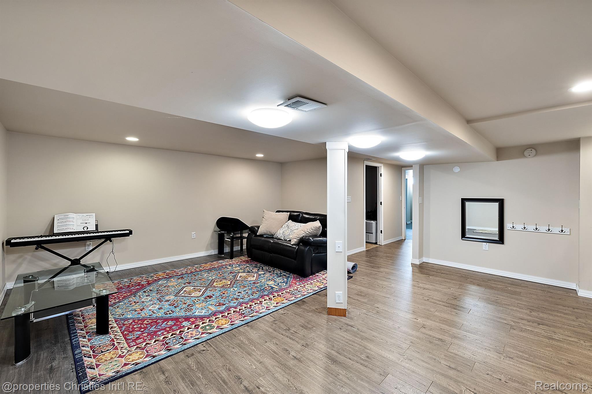 1196 Vassar