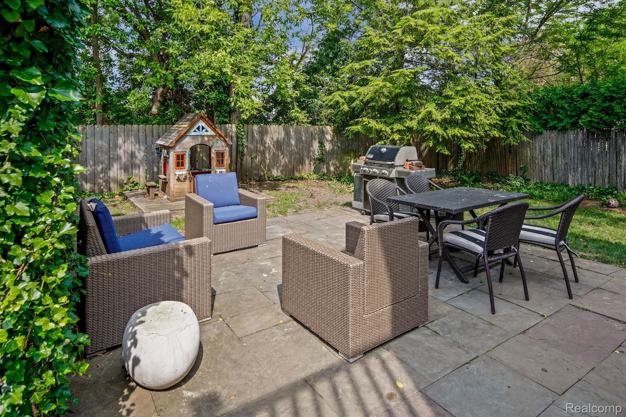 286 PLEASANT Street