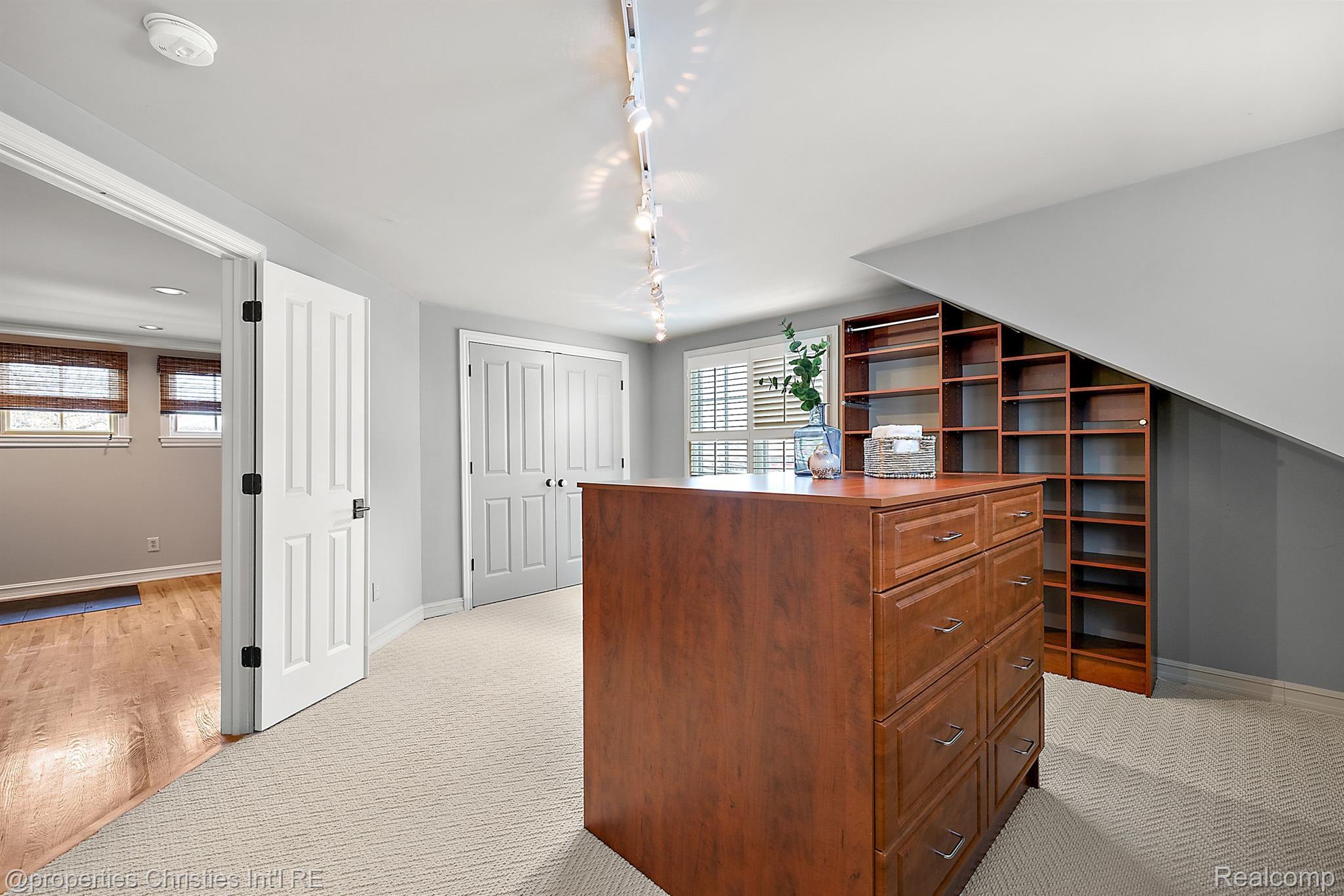 2298 W Lincoln Street