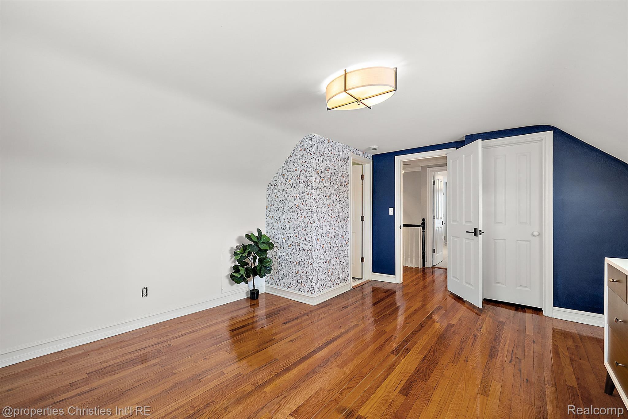 2298 W Lincoln Street