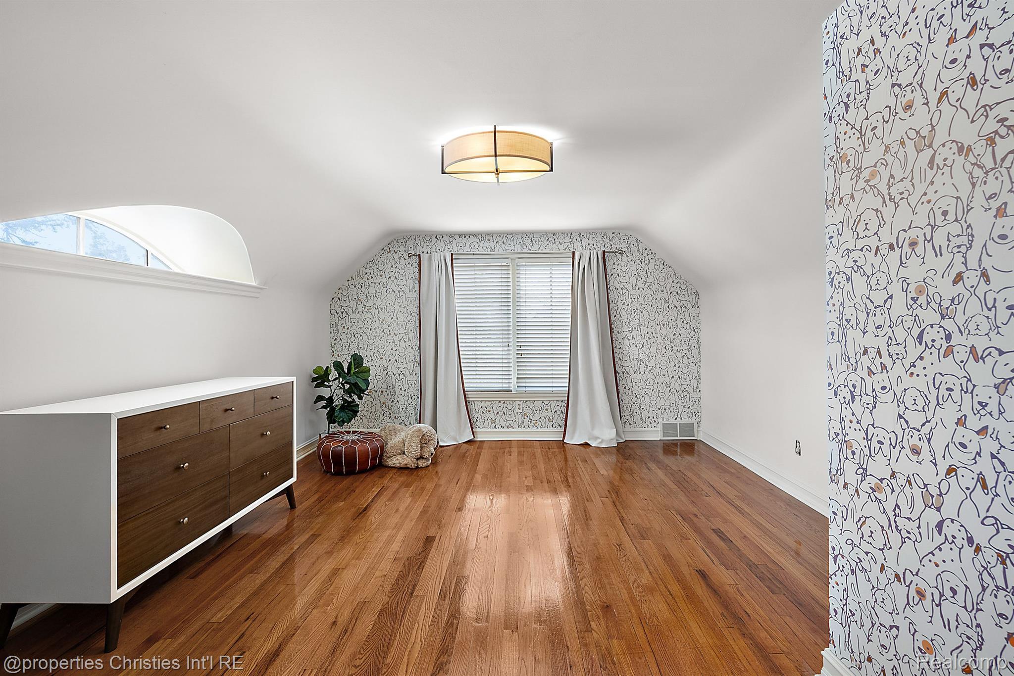 2298 W Lincoln Street