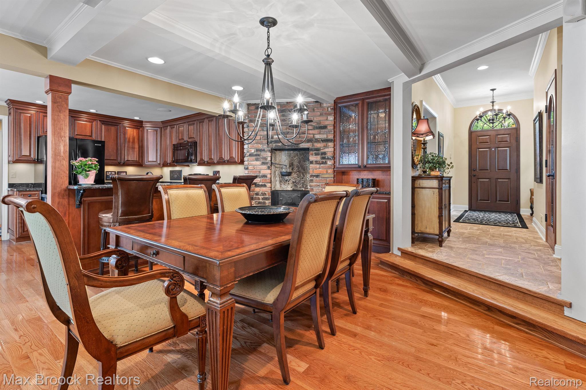 6335 E SURREY Road