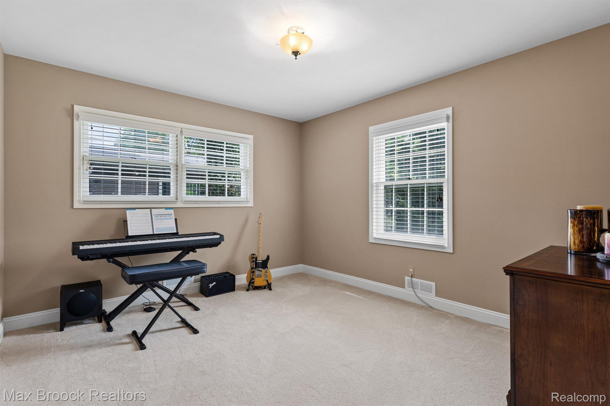 6335 E SURREY Road