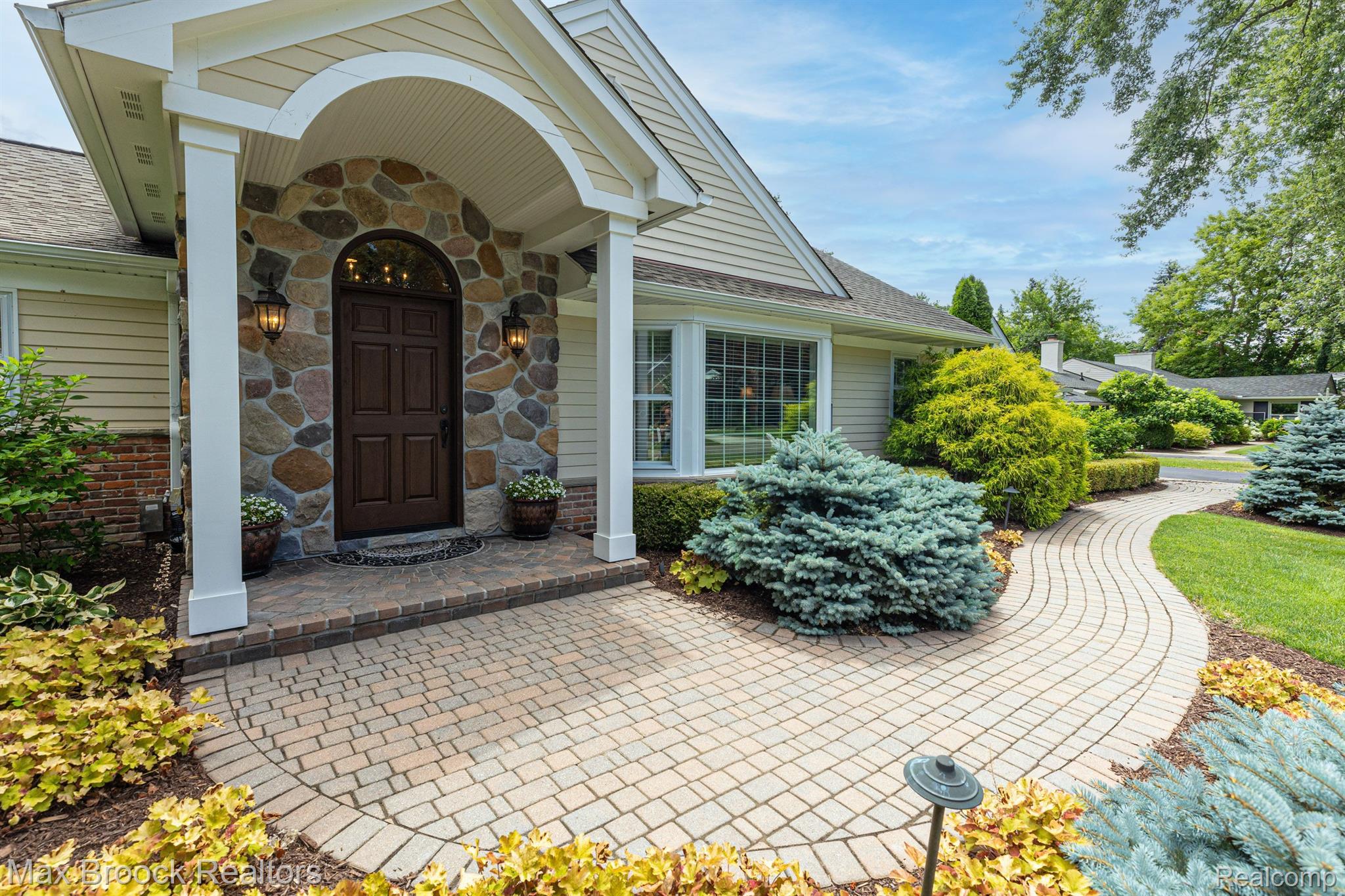 6335 E SURREY Road