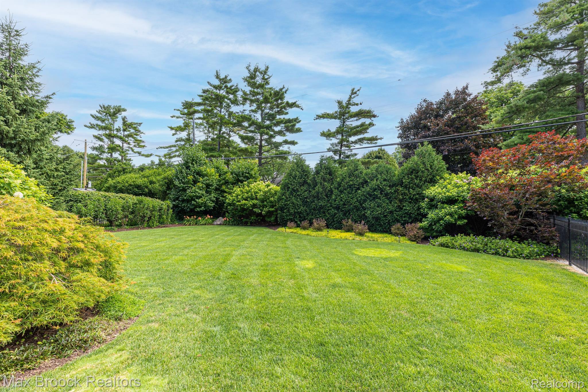 6335 E SURREY Road