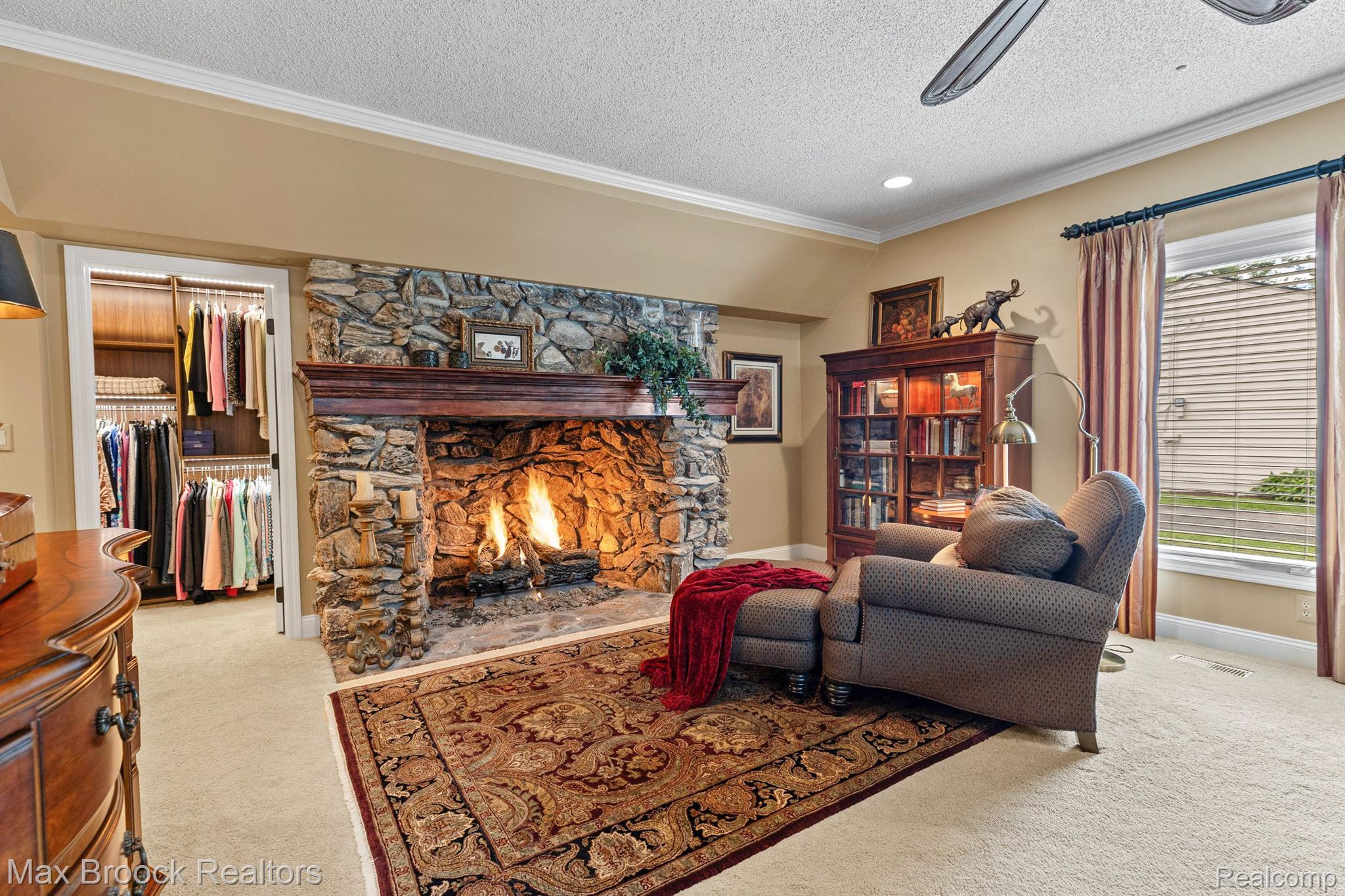 6335 E SURREY Road