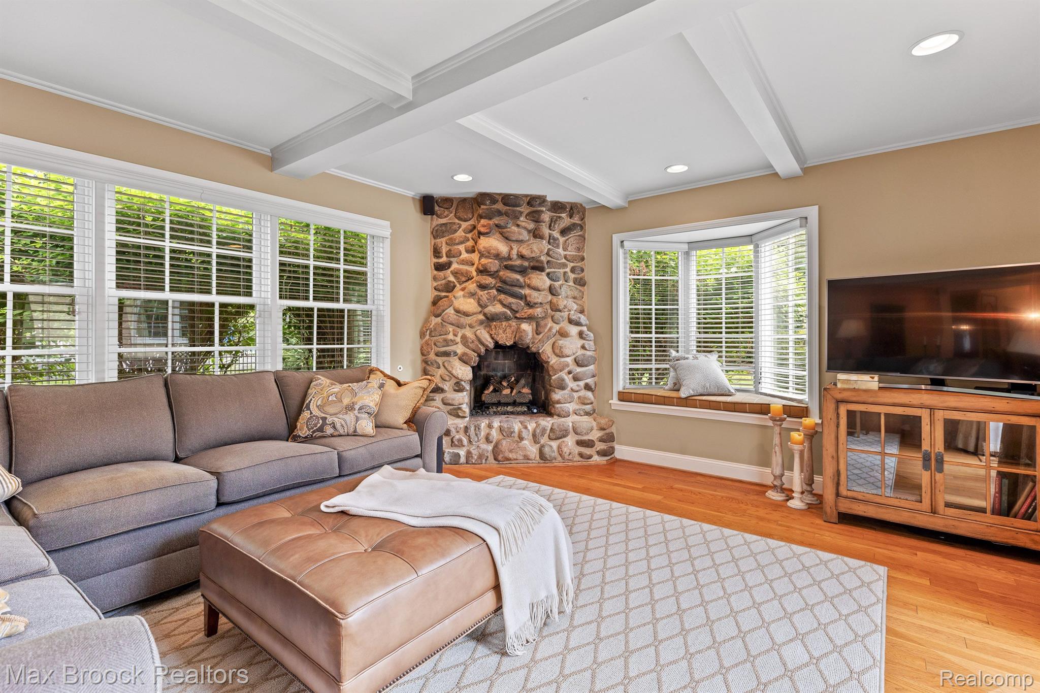 6335 E SURREY Road
