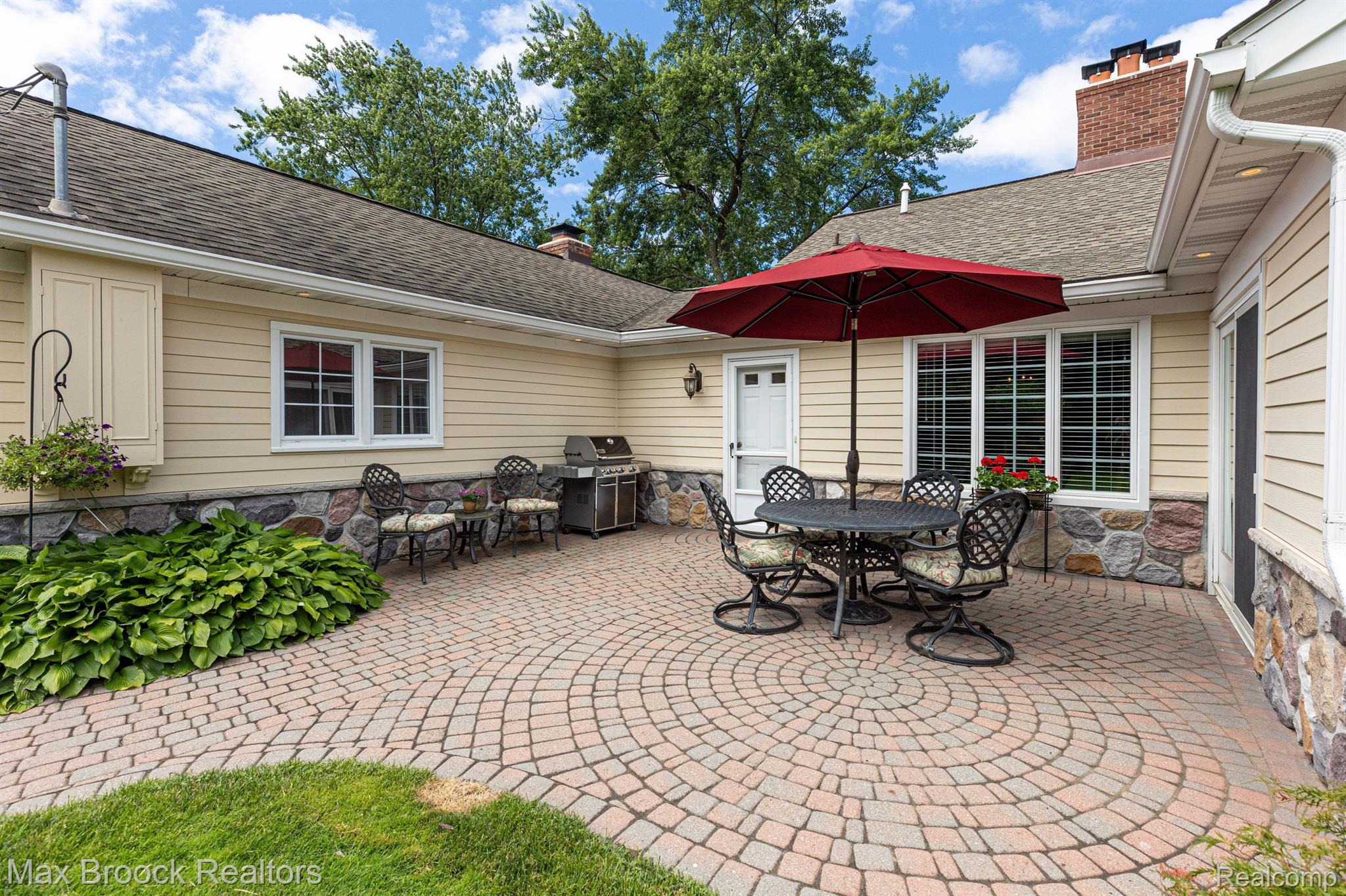 6335 E SURREY Road