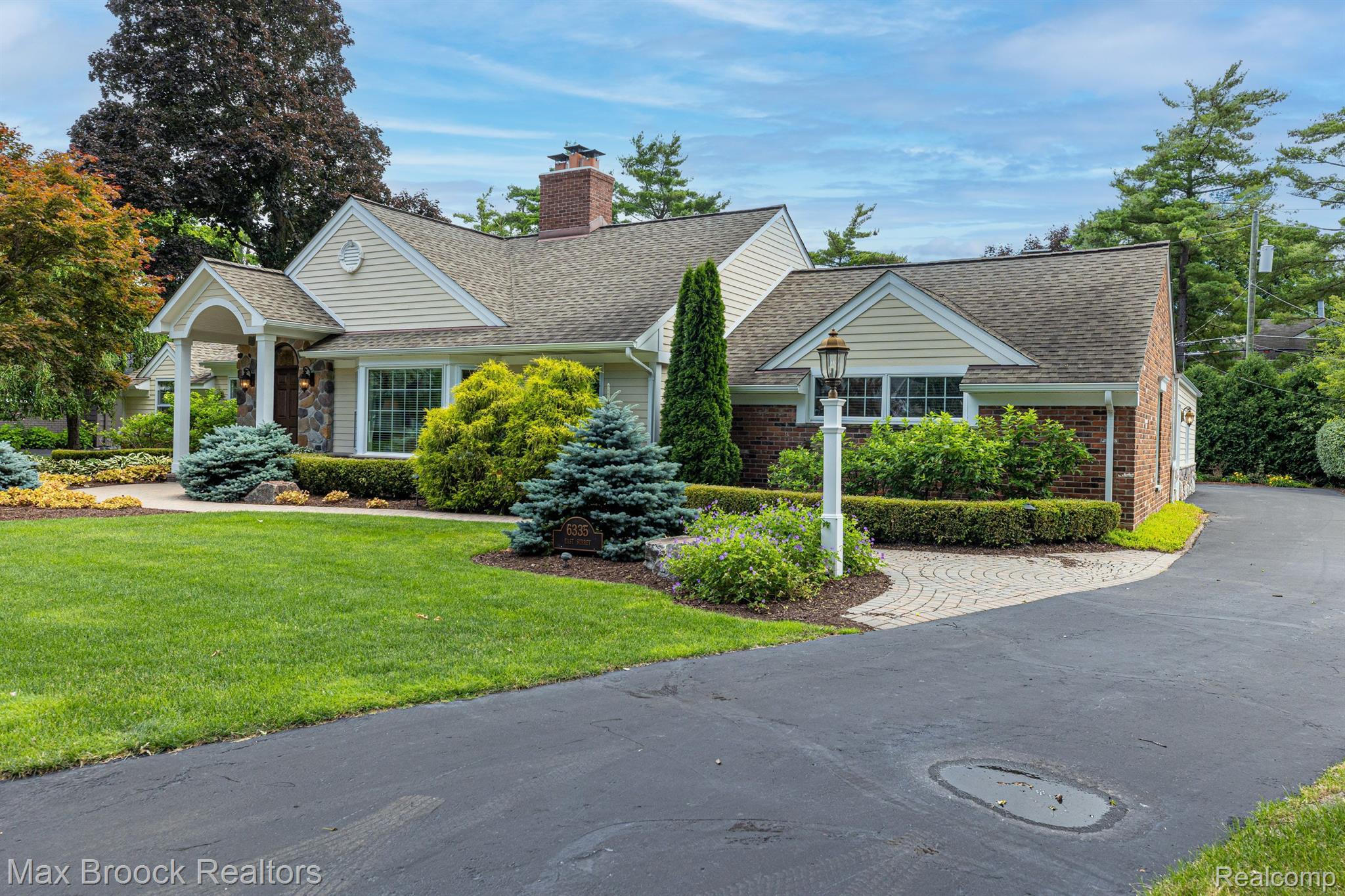 6335 E SURREY Road