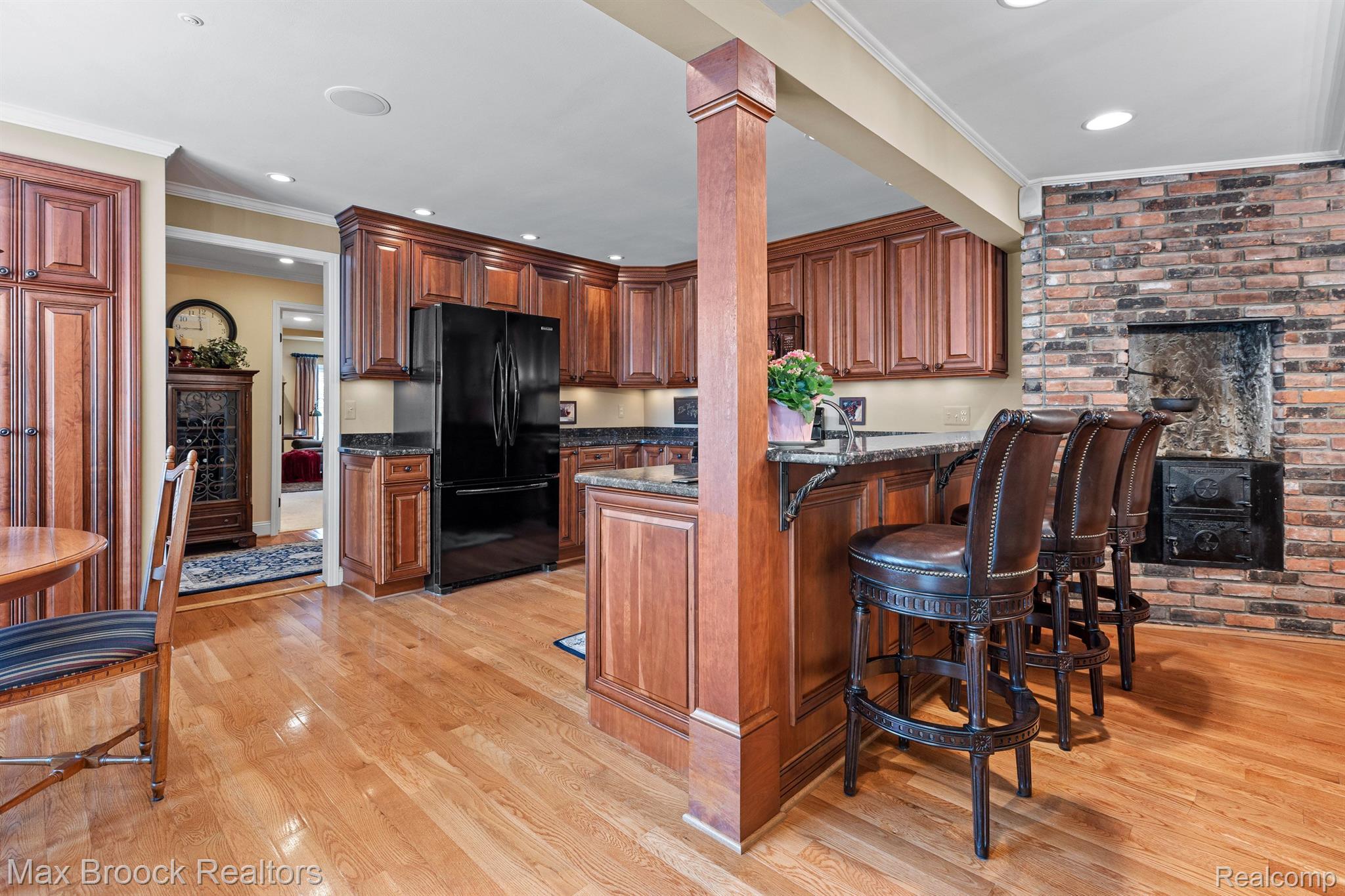 6335 E SURREY Road