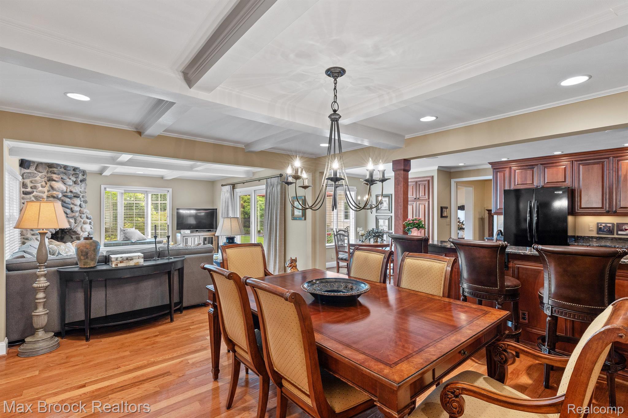 6335 E SURREY Road