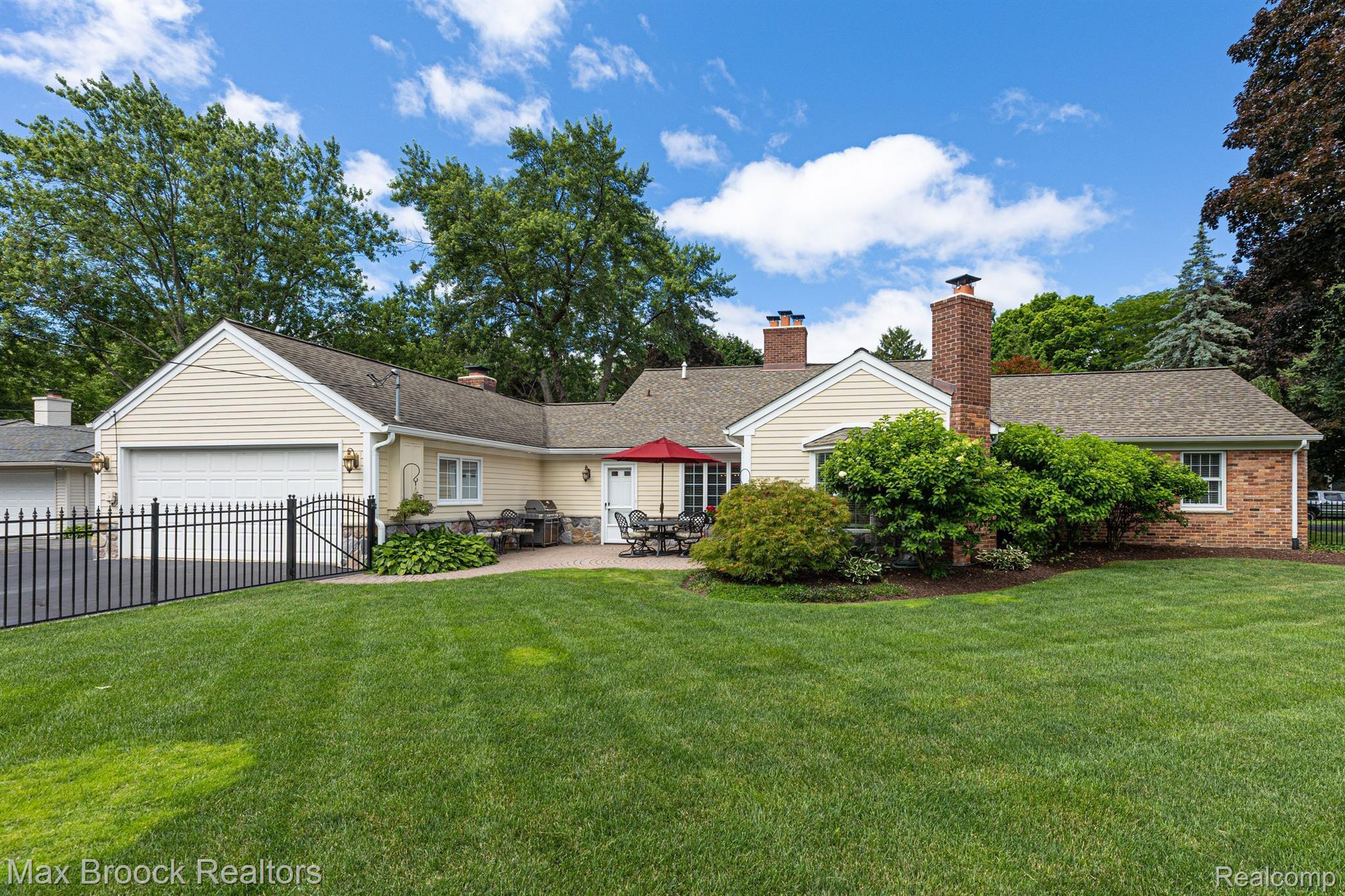 6335 E SURREY Road