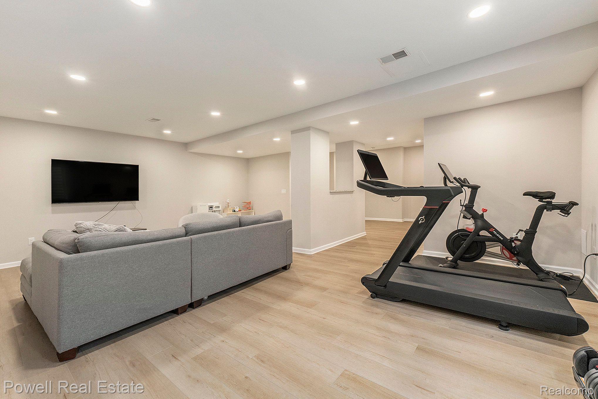 136 N Dorchester Avenue