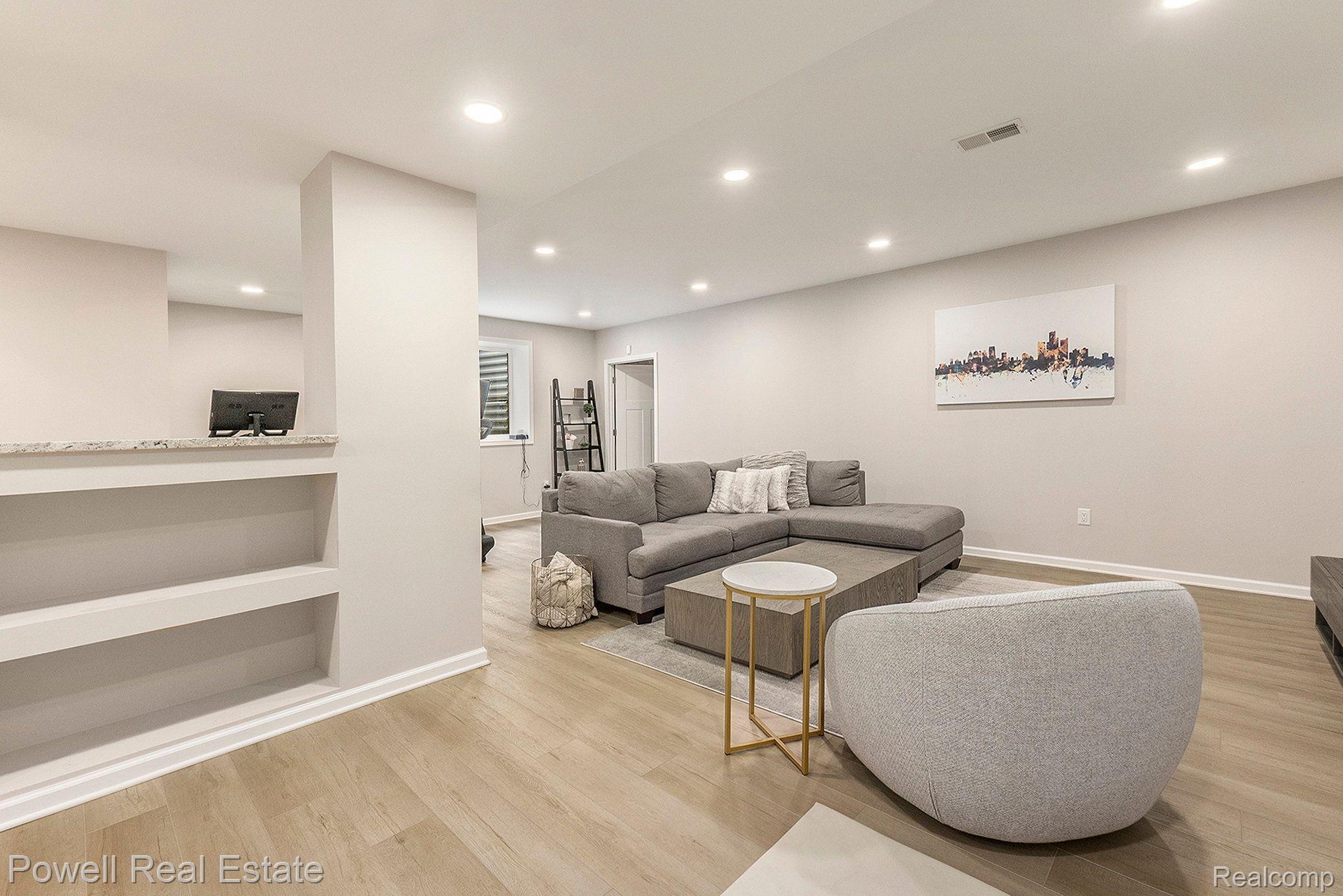 136 N Dorchester Avenue