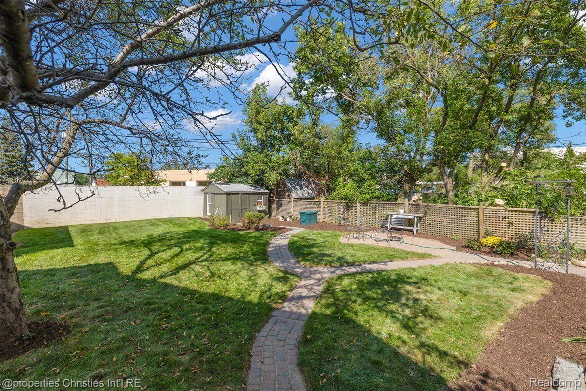 1247 Emmons Avenue