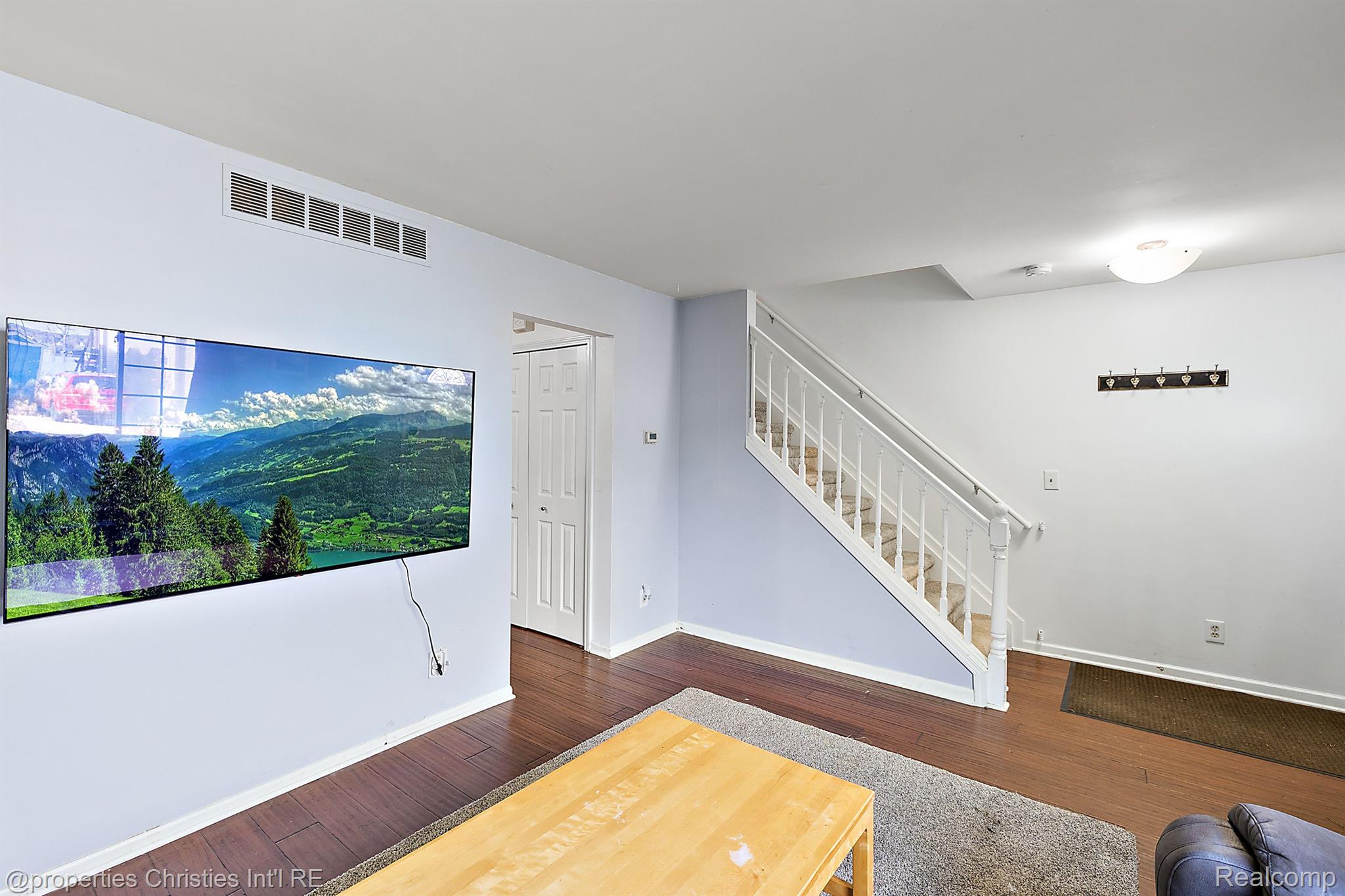 8870 Lagoon Drive