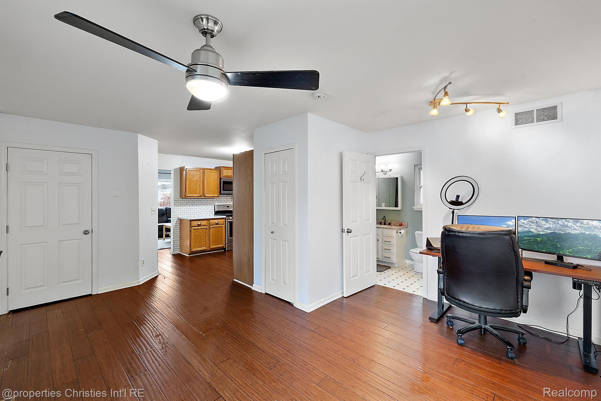 8870 Lagoon Drive