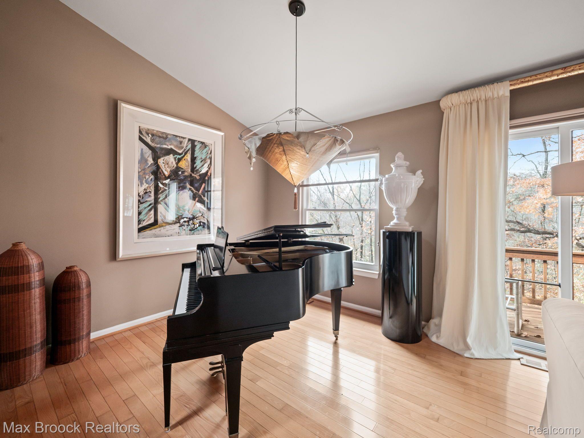 7219 Huntcliff